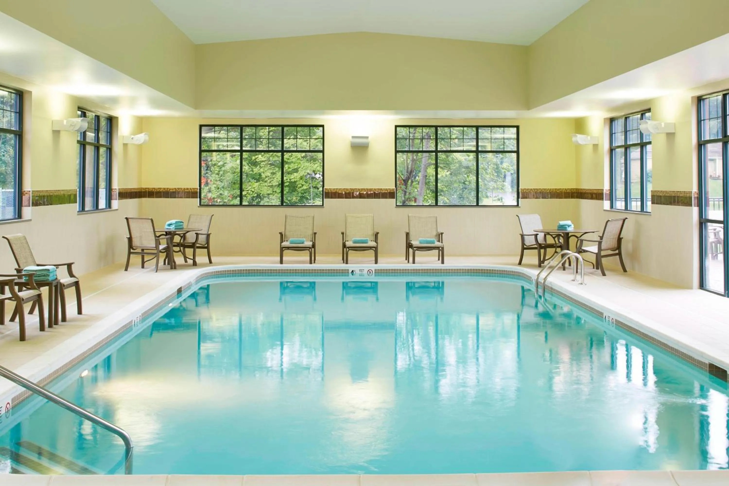 Swimming pool in Courtyard by Marriott Lake George