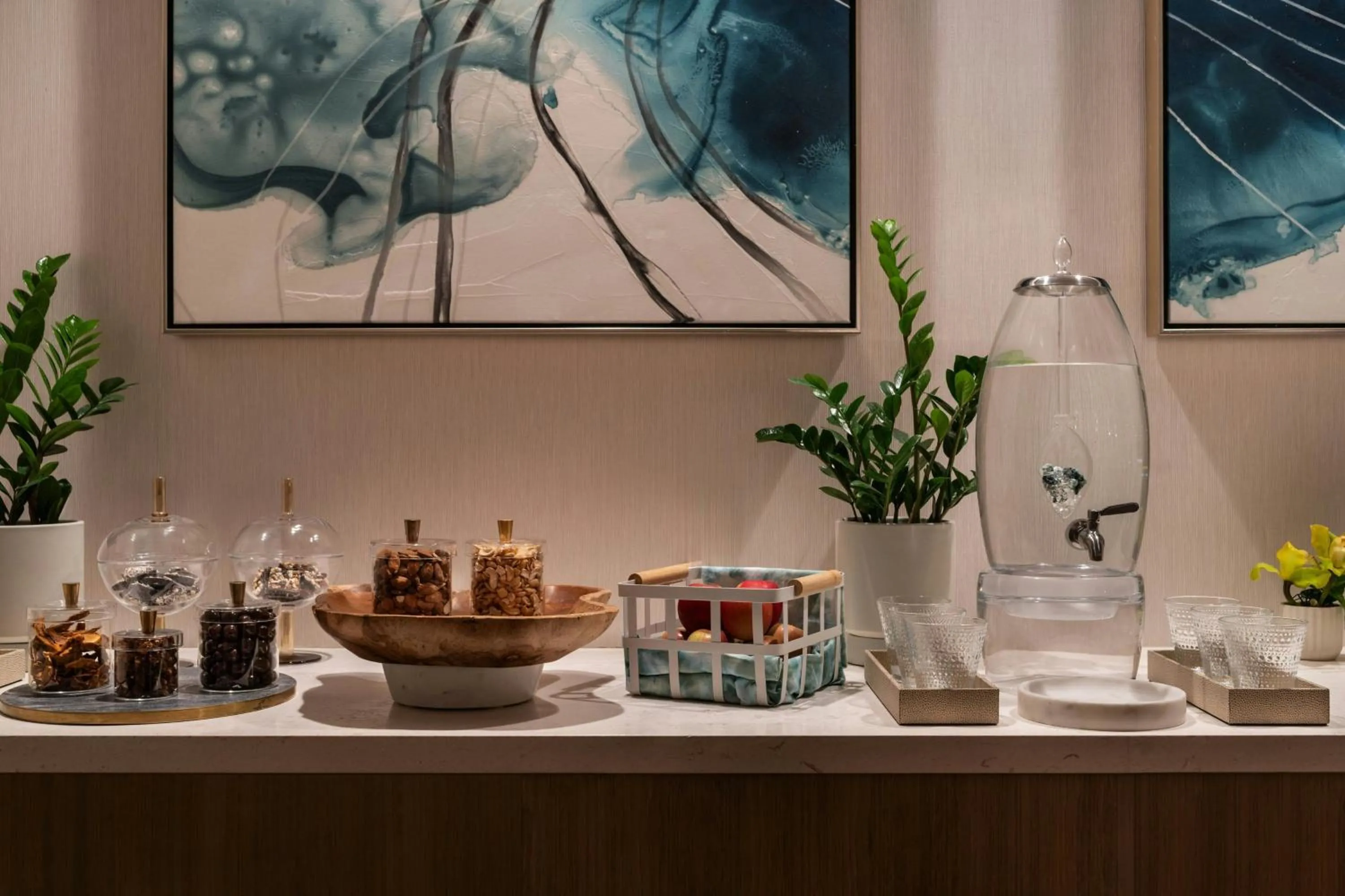 Lounge or bar in The Ritz-Carlton Residences, Waikiki Beach Hotel