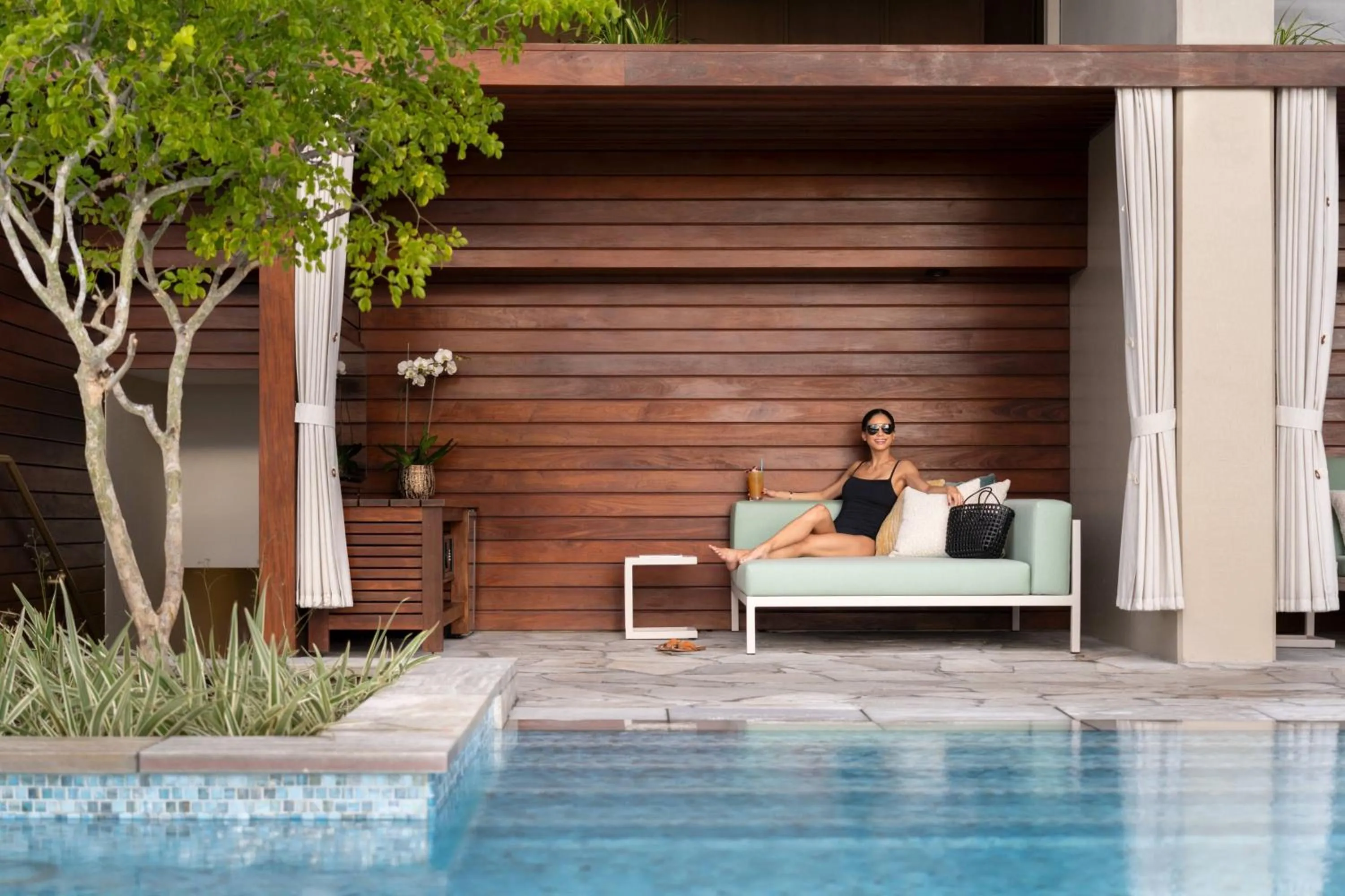 Swimming pool in The Ritz-Carlton Residences, Waikiki Beach Hotel