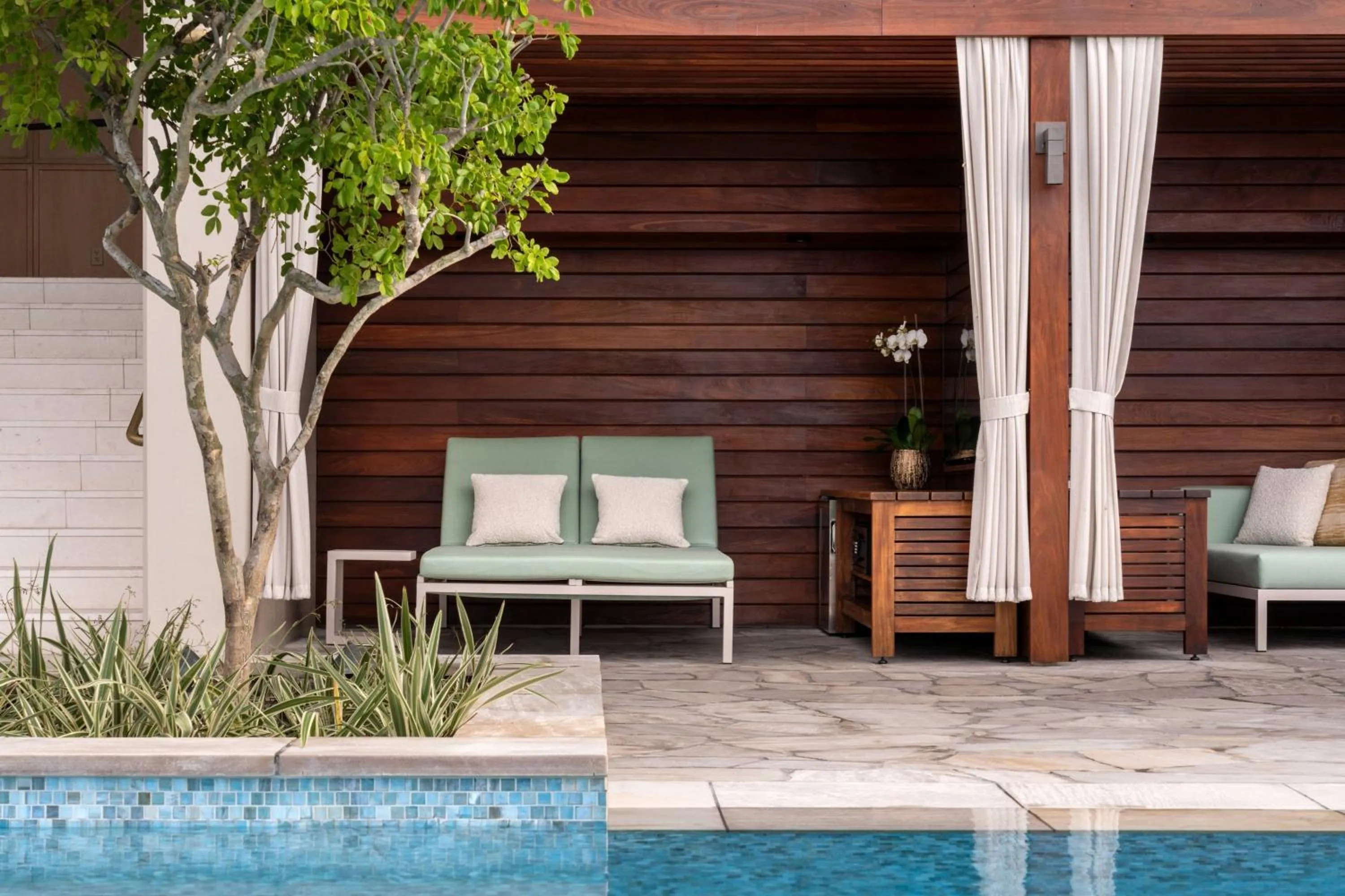 Swimming pool in The Ritz-Carlton Residences, Waikiki Beach Hotel