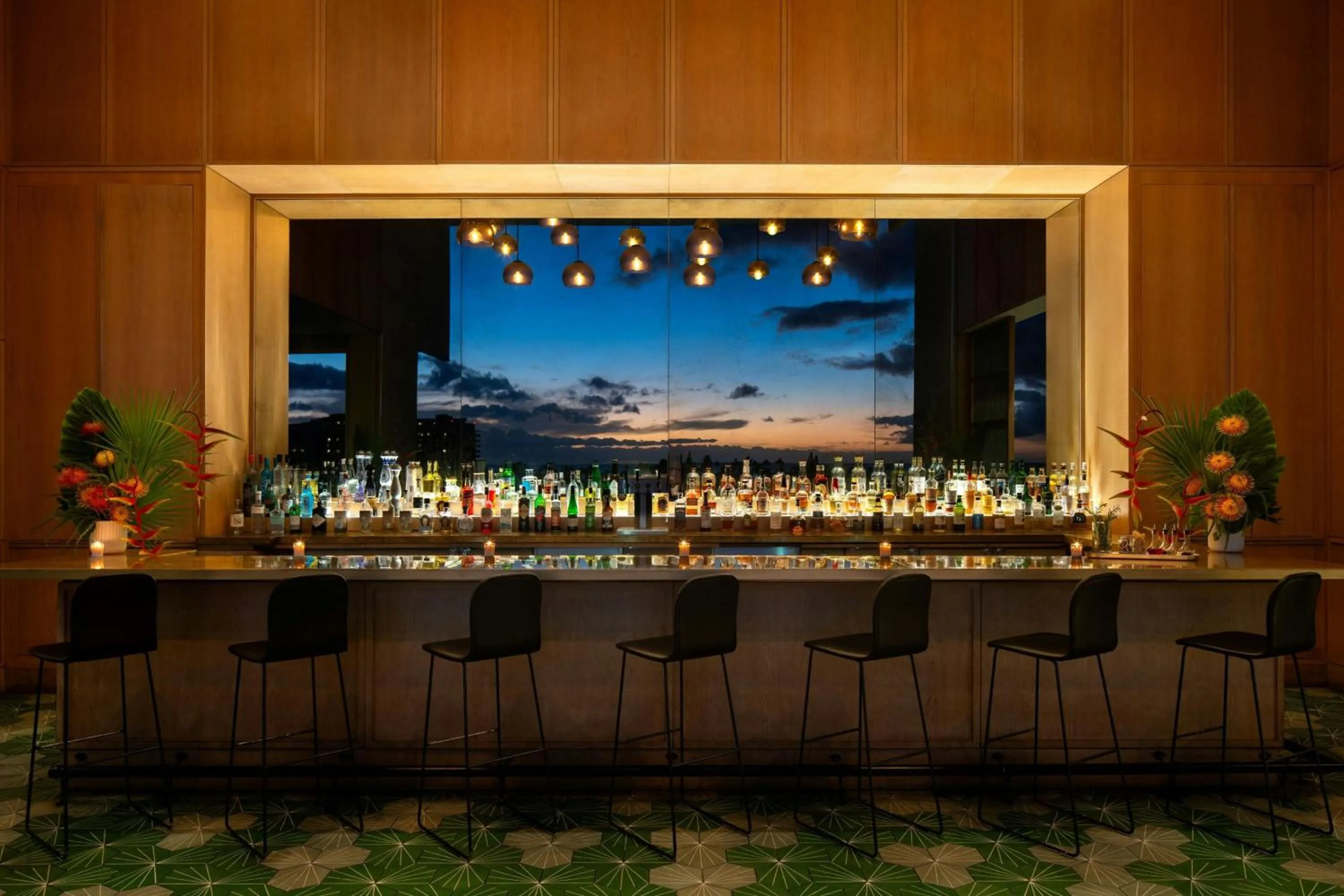 Lounge or bar in The Ritz-Carlton Residences, Waikiki Beach Hotel