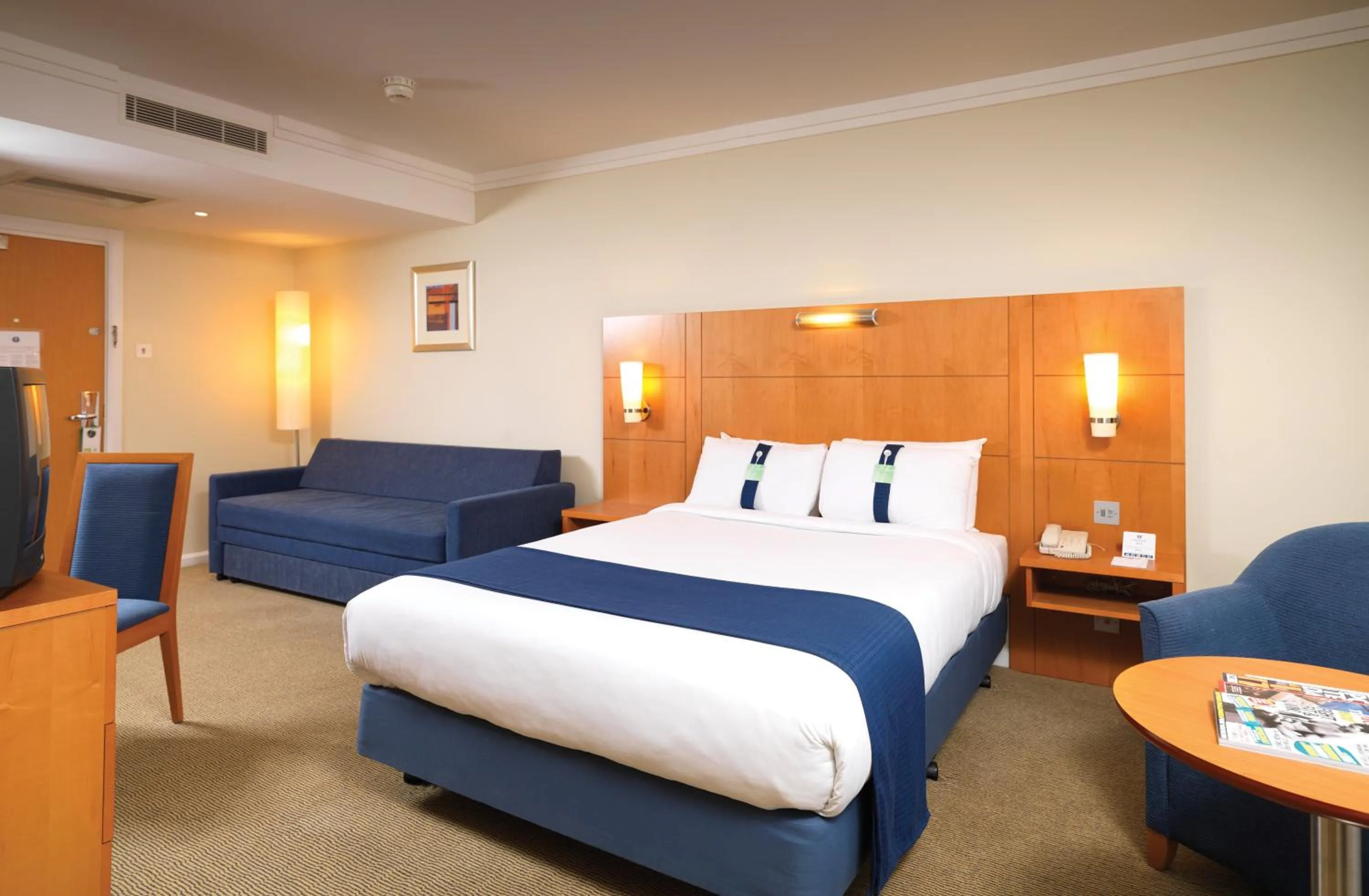 Photo of the whole room in Holiday Inn London - Heathrow M4Jct.4