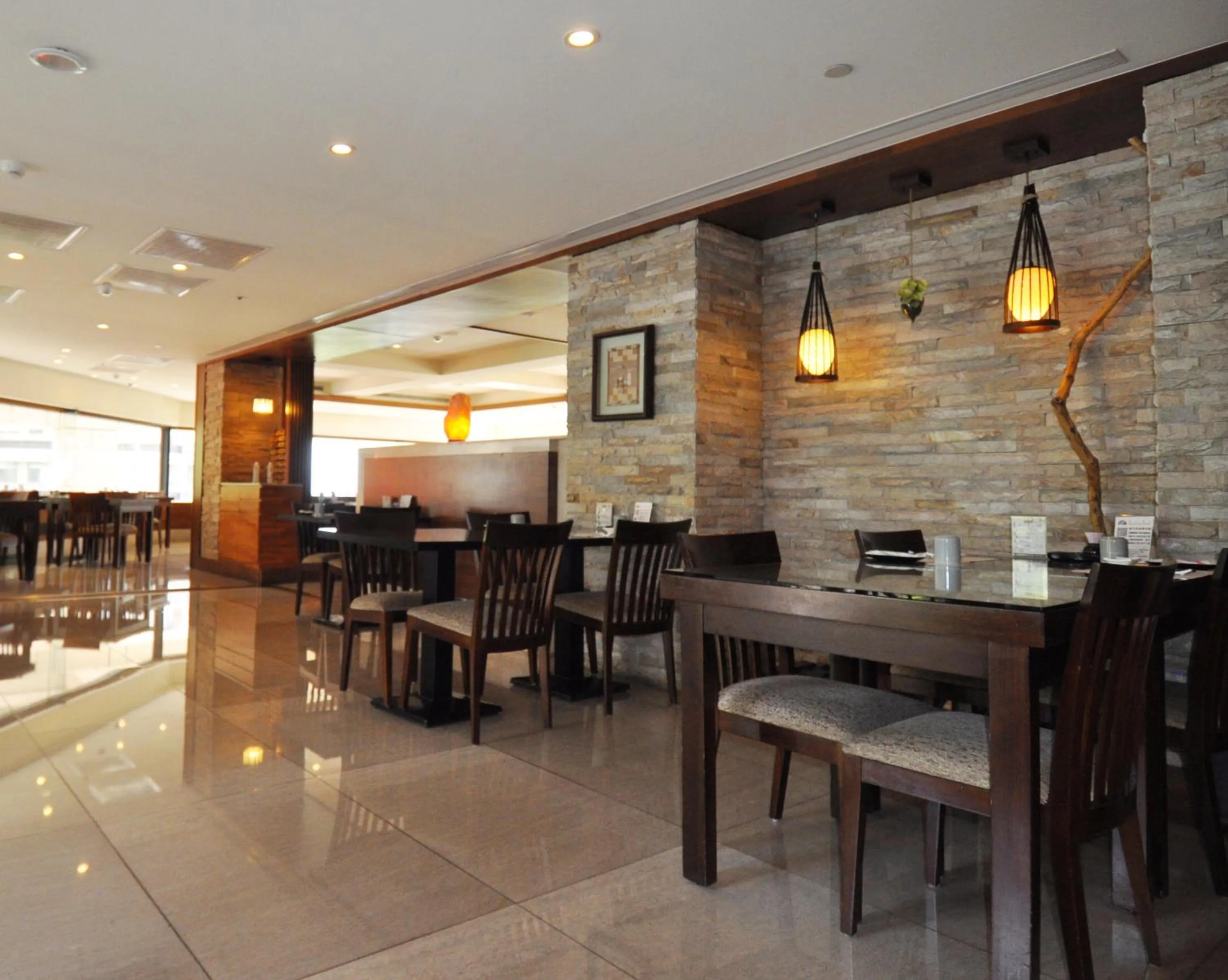 Restaurant/places to eat in Spring City Resort