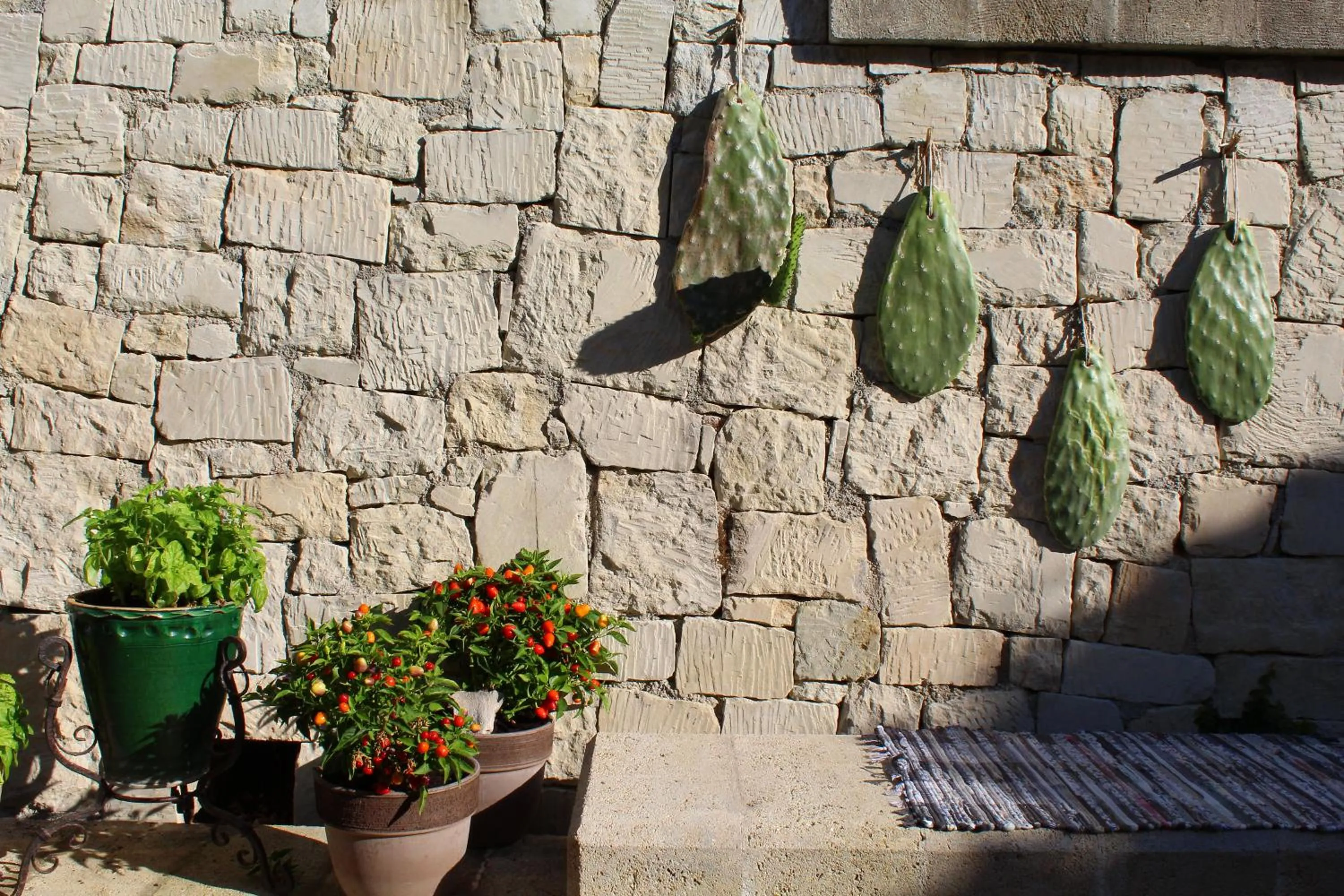 Decorative detail in Borgo de li Santi