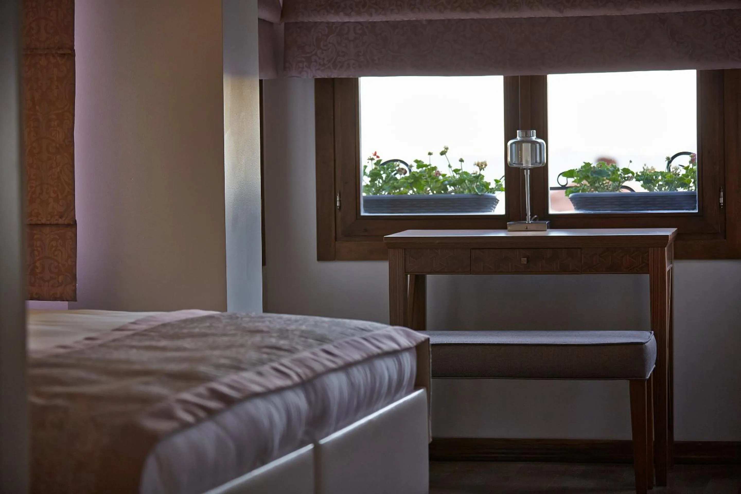 Seating area, Bed in Arart Hotel