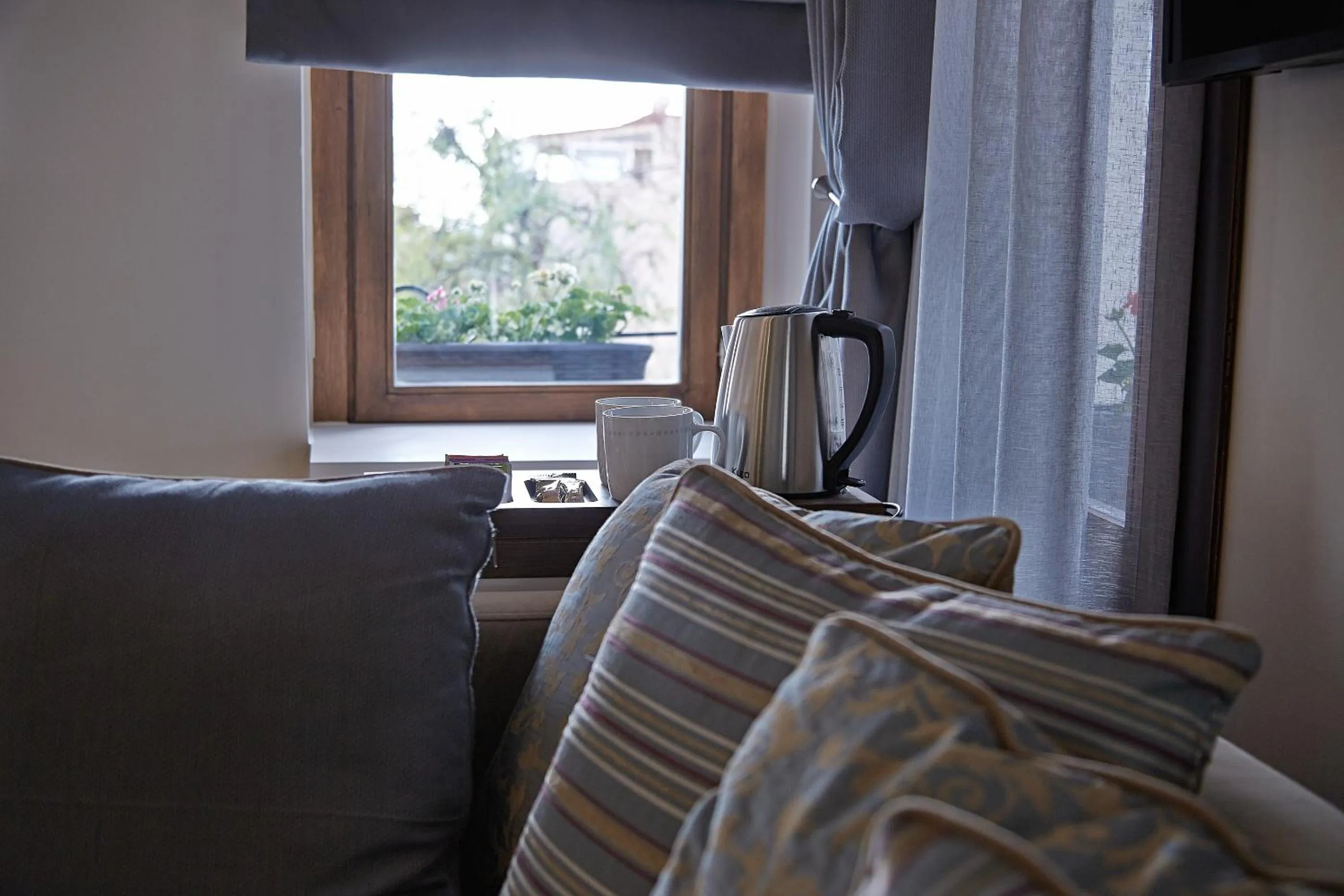 Coffee/tea facilities in Arart Hotel