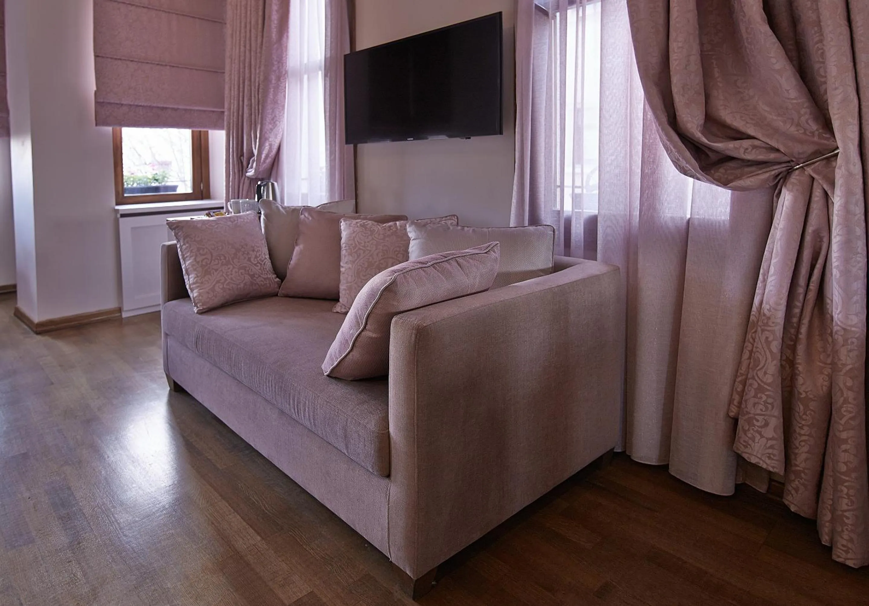 TV and multimedia in Arart Hotel