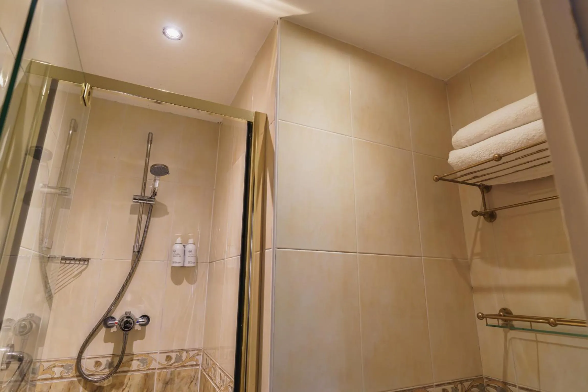 Shower in The Kennard