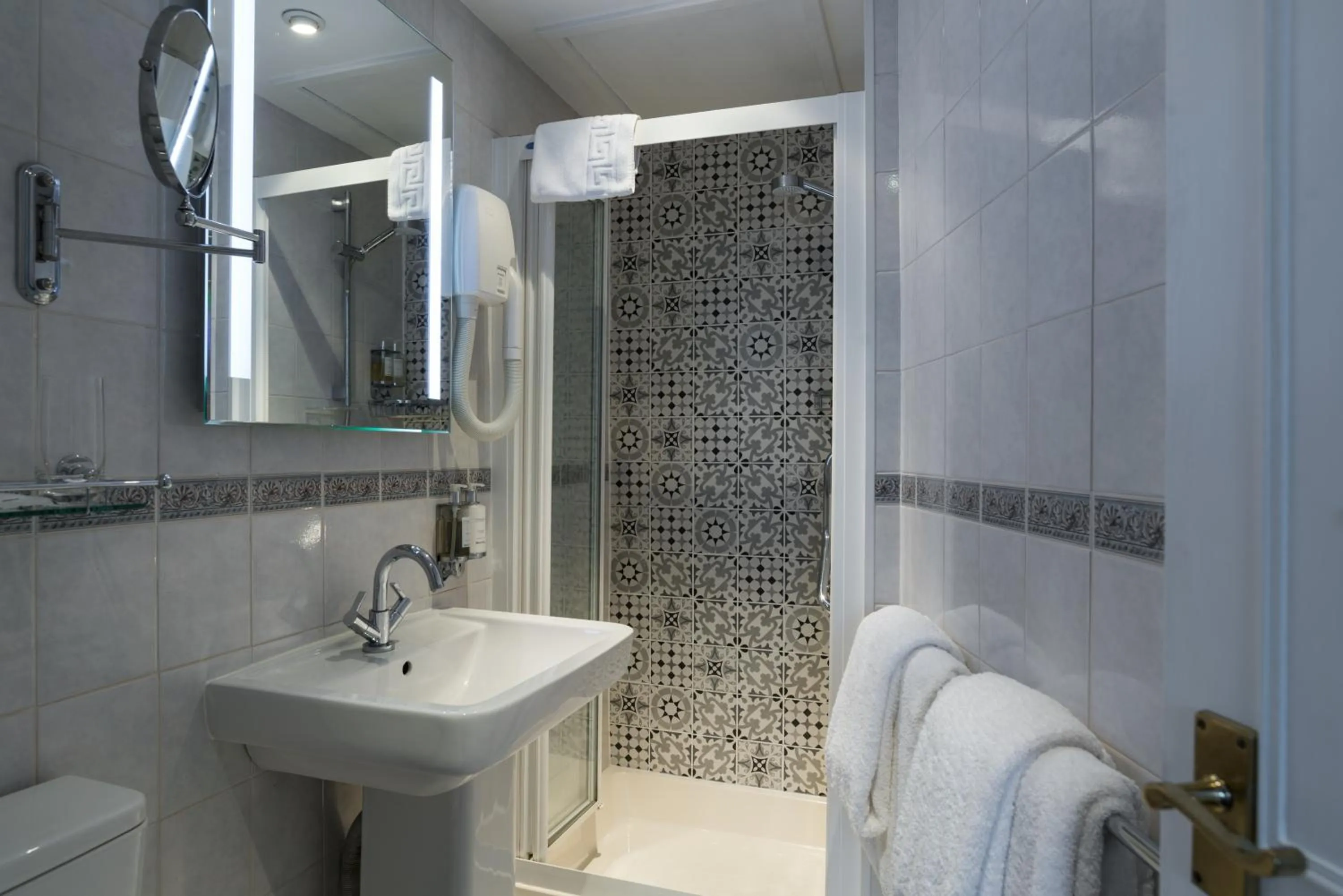 Shower in The Kennard