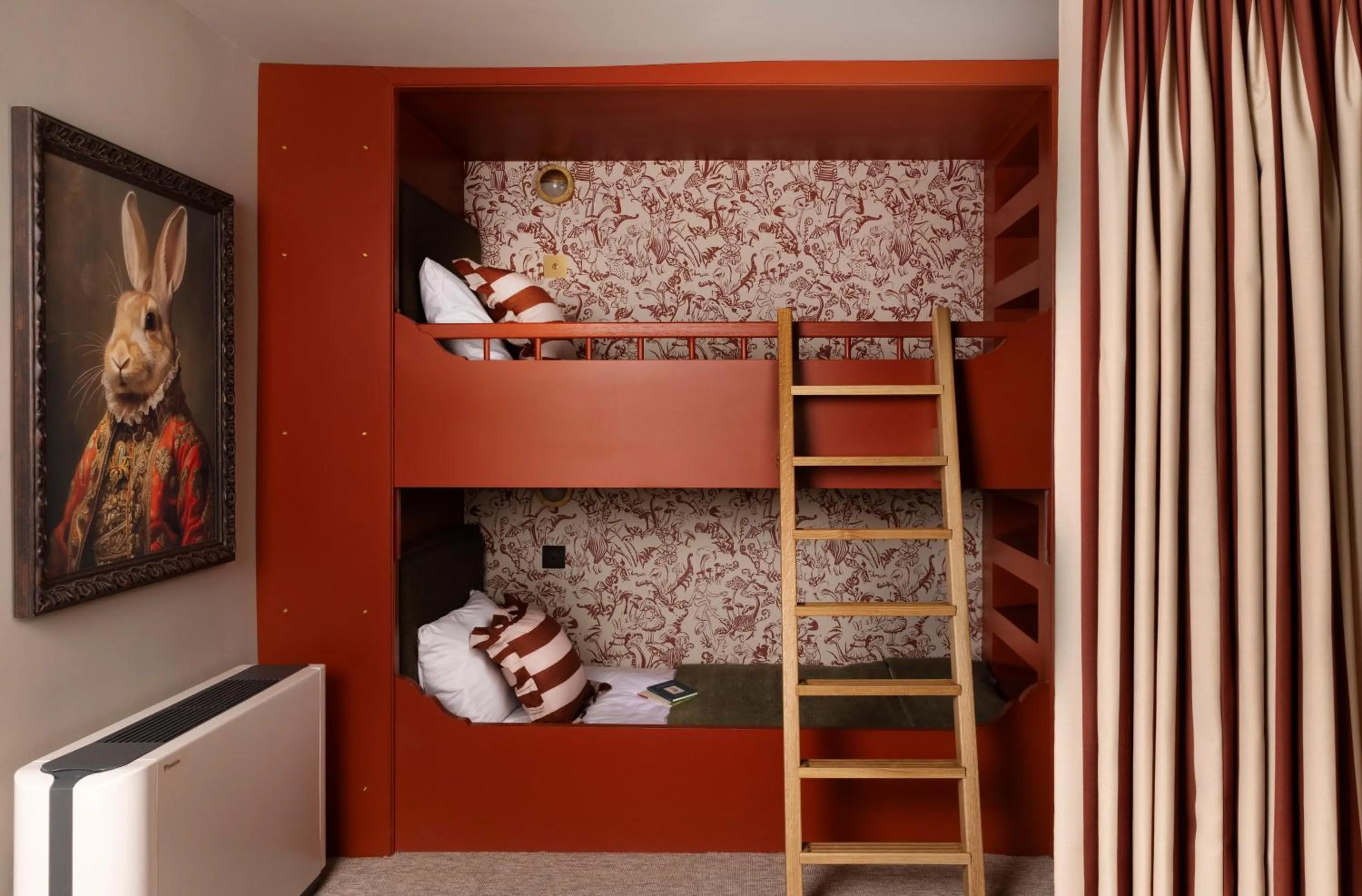 bunk bed, Bed in New Park Manor Hotel