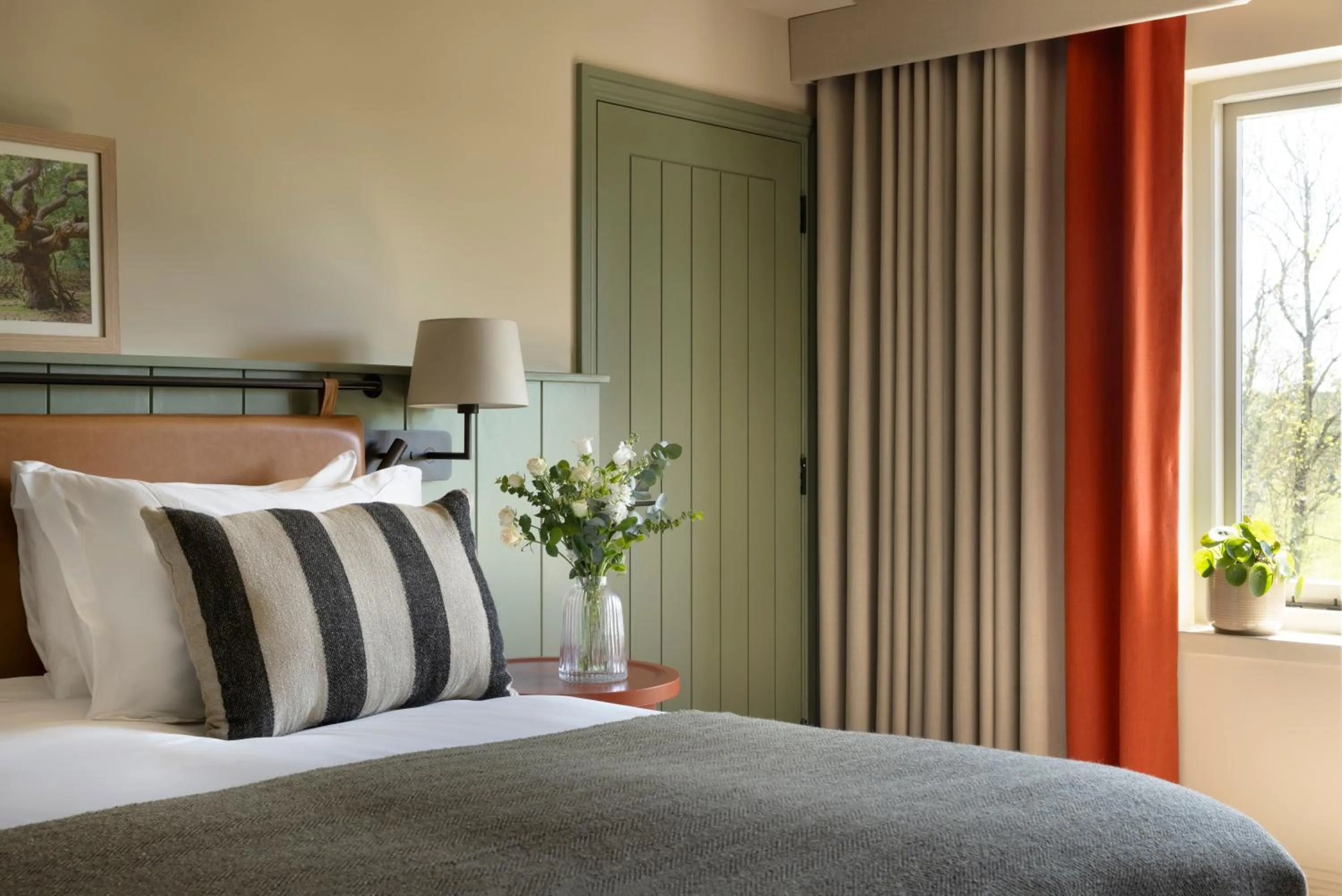 Bedroom, Bed in New Park Manor Hotel