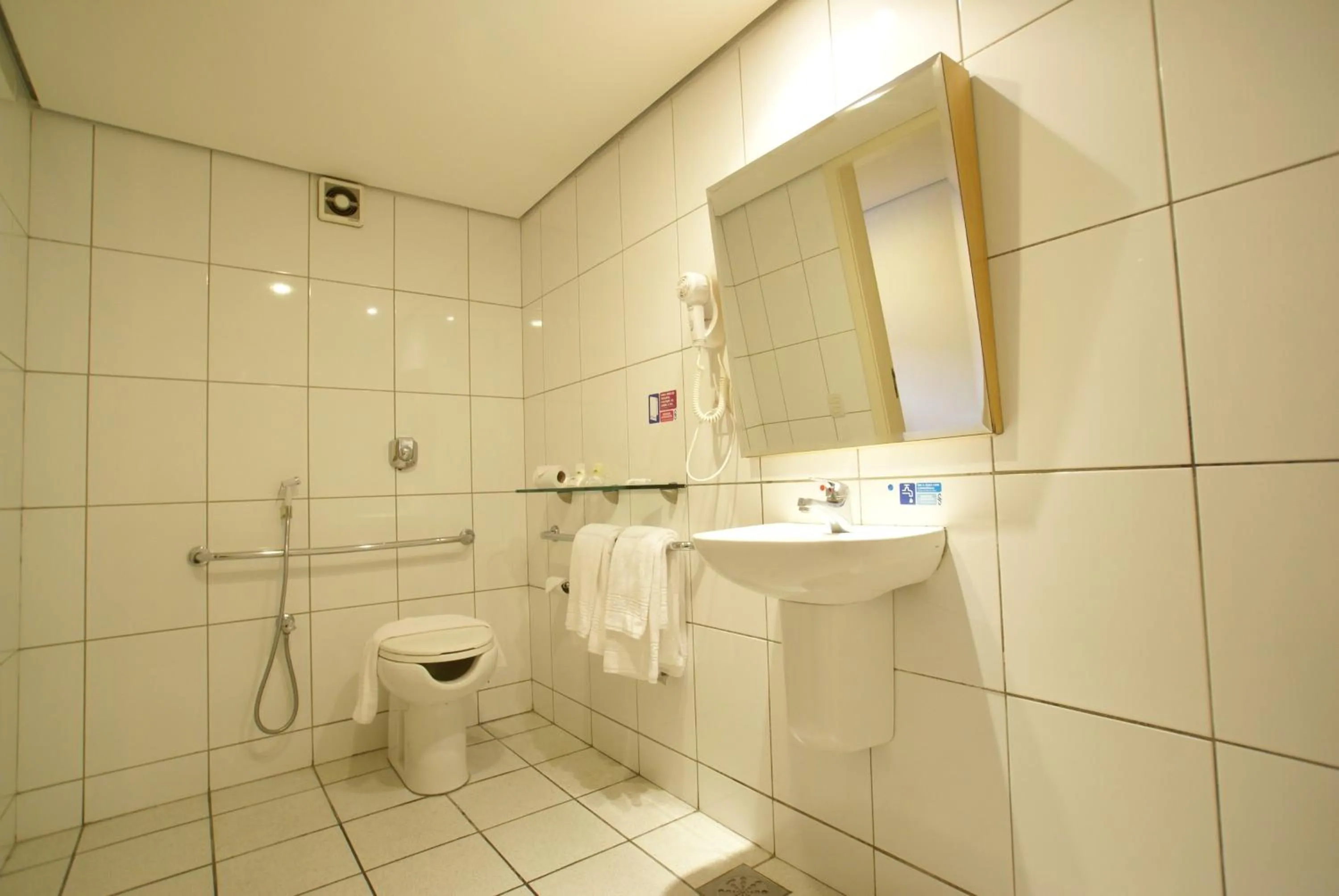 People in Hotel Diogo