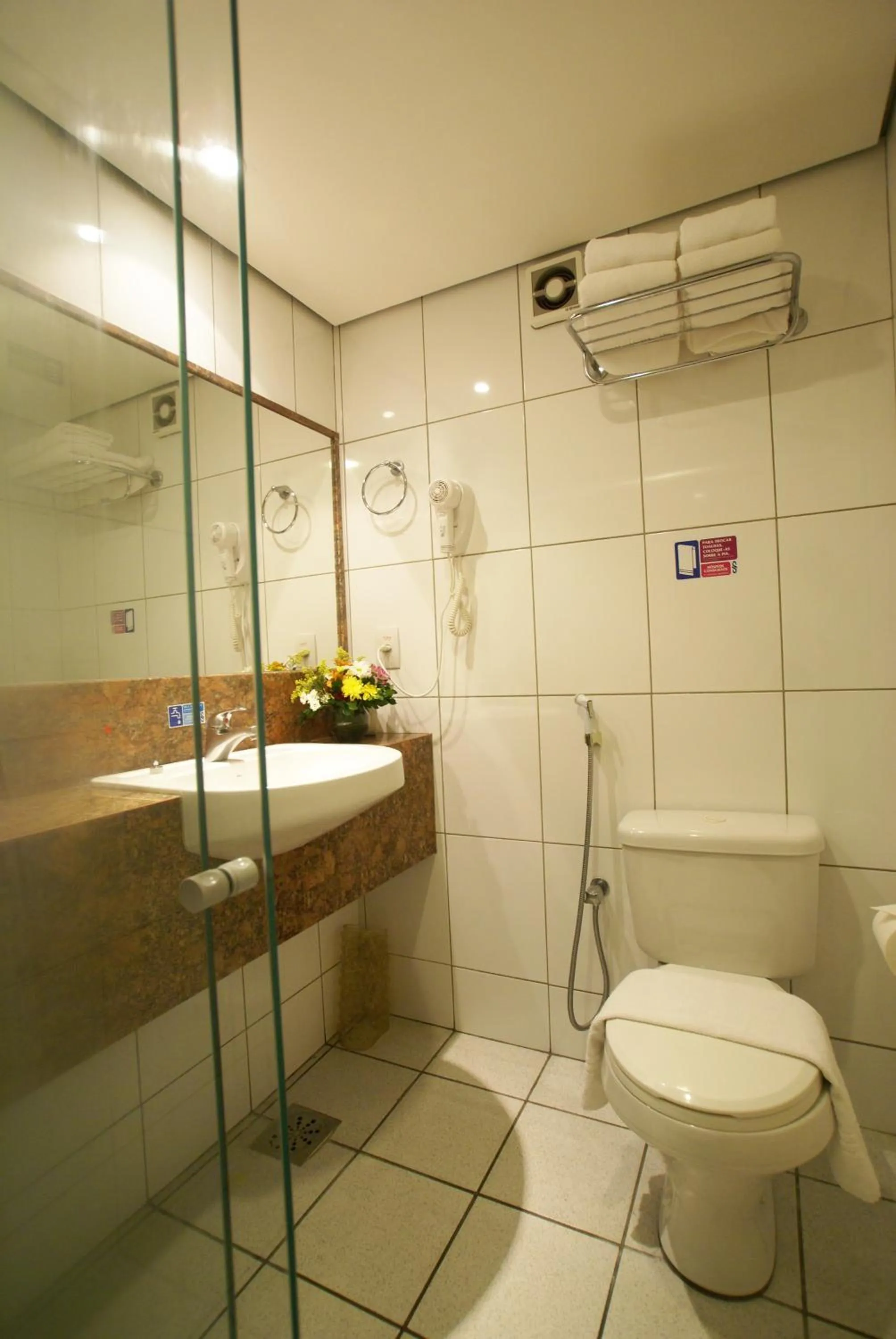 Shower in Hotel Diogo