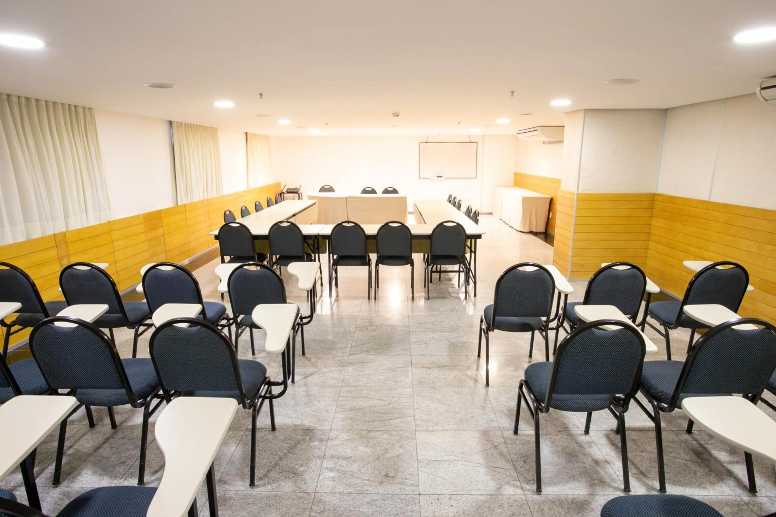 Business facilities in Hotel Diogo