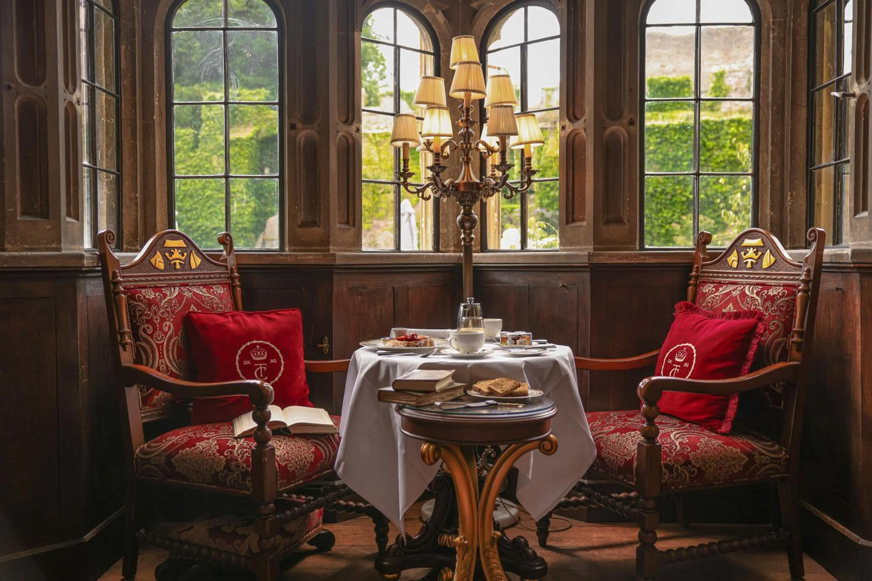 Lounge or bar in Thornbury Castle - A Relais & Chateaux Hotel
