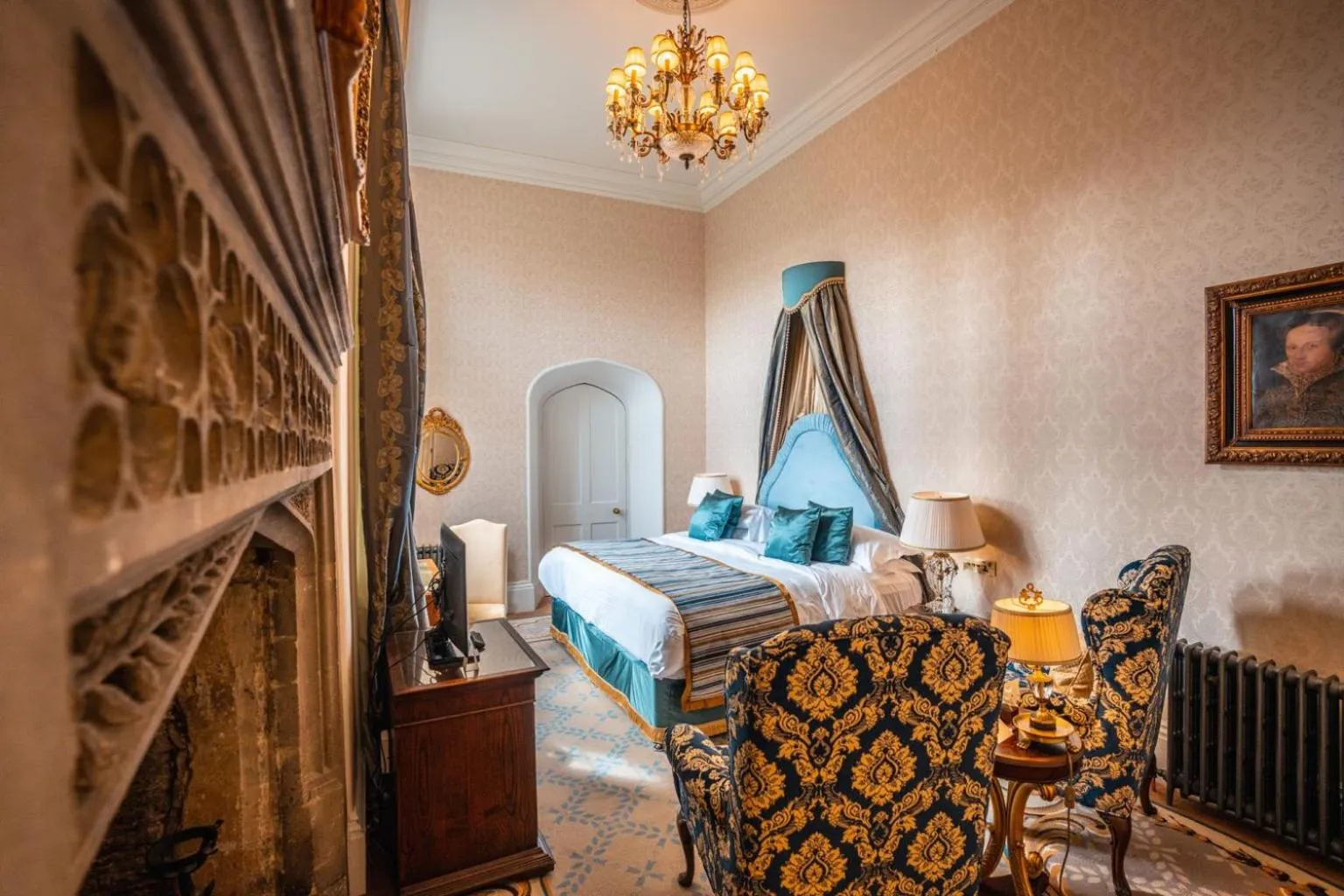 Bed in Thornbury Castle - A Relais & Chateaux Hotel