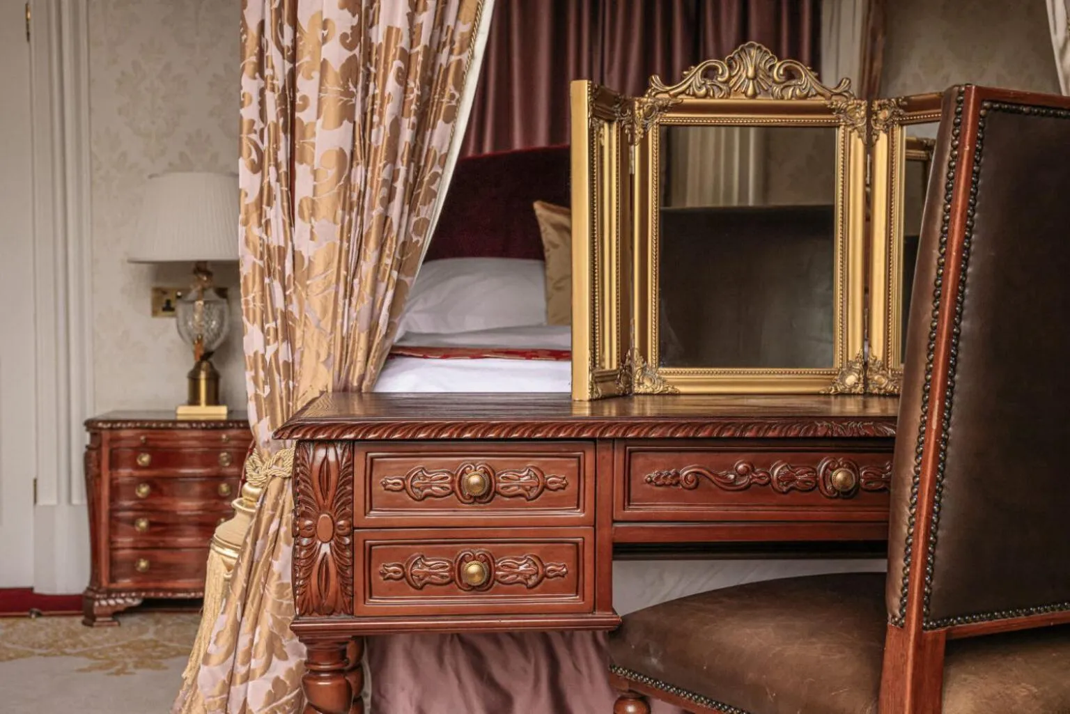 Bedroom, Bed in Thornbury Castle - A Relais & Chateaux Hotel