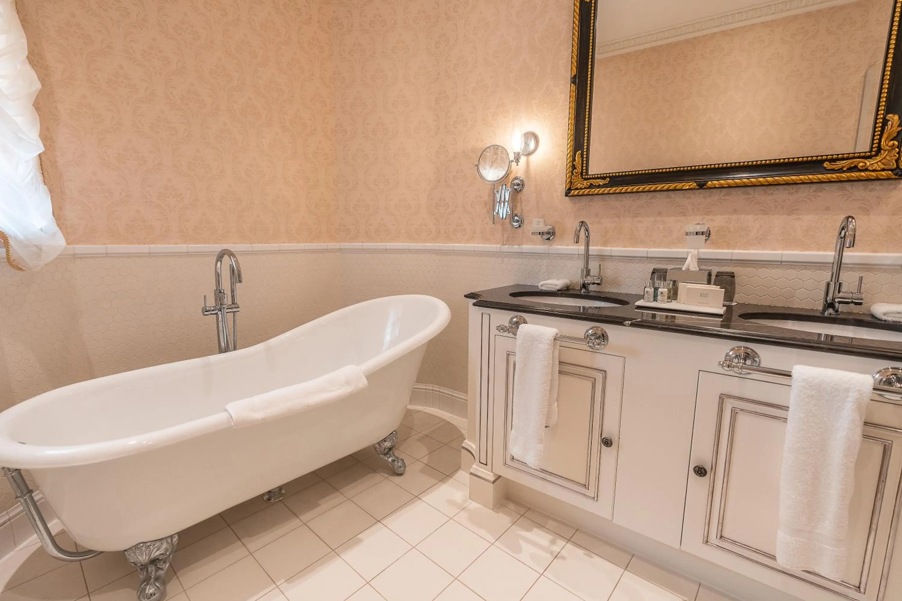 Bathroom in Thornbury Castle - A Relais & Chateaux Hotel