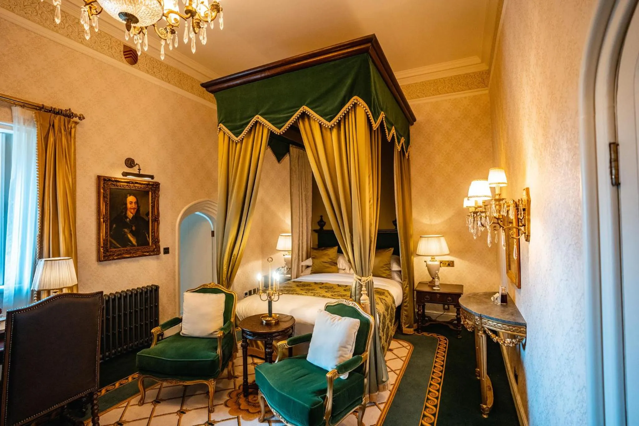 Bed in Thornbury Castle - A Relais & Chateaux Hotel