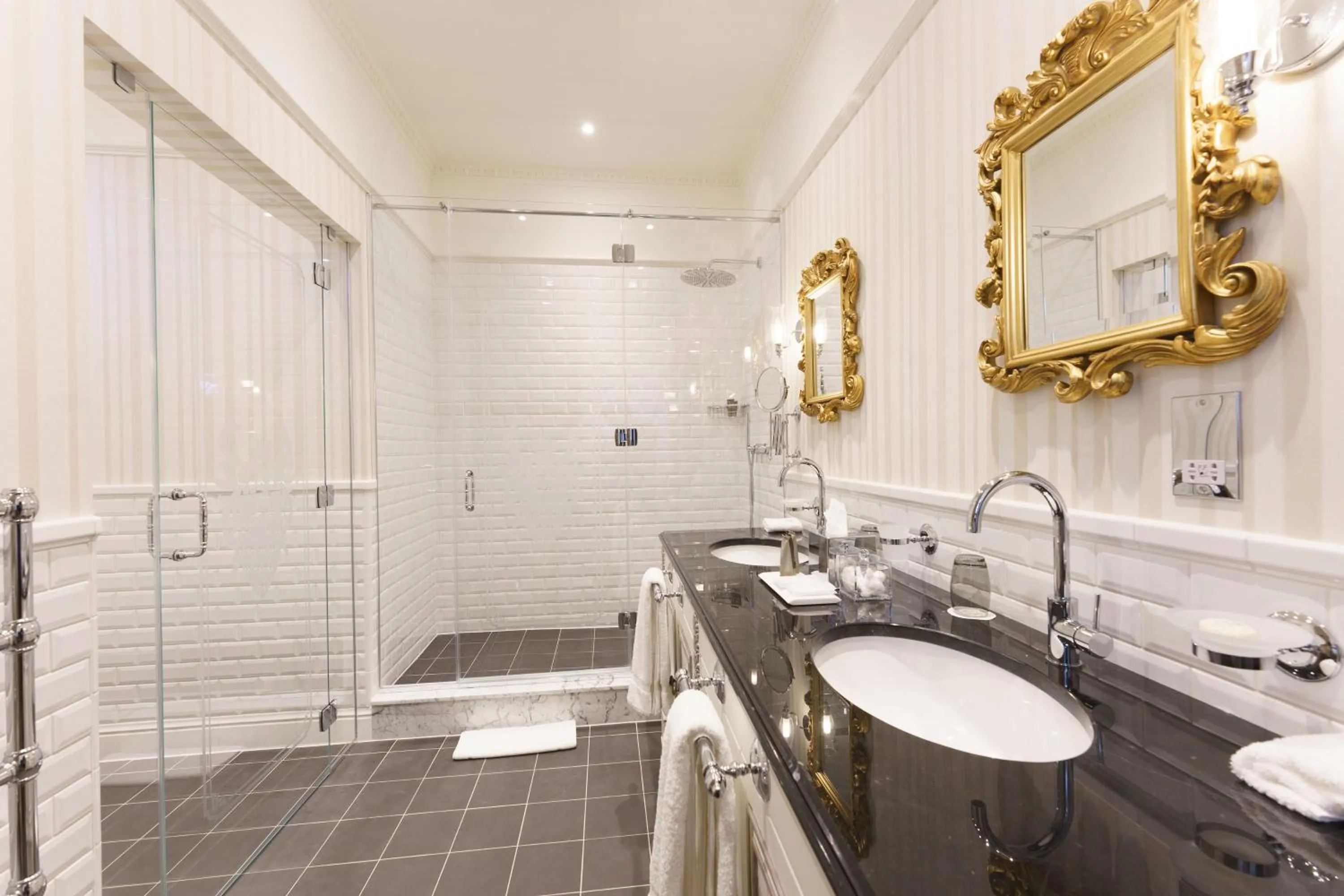 Bathroom in Thornbury Castle - A Relais & Chateaux Hotel