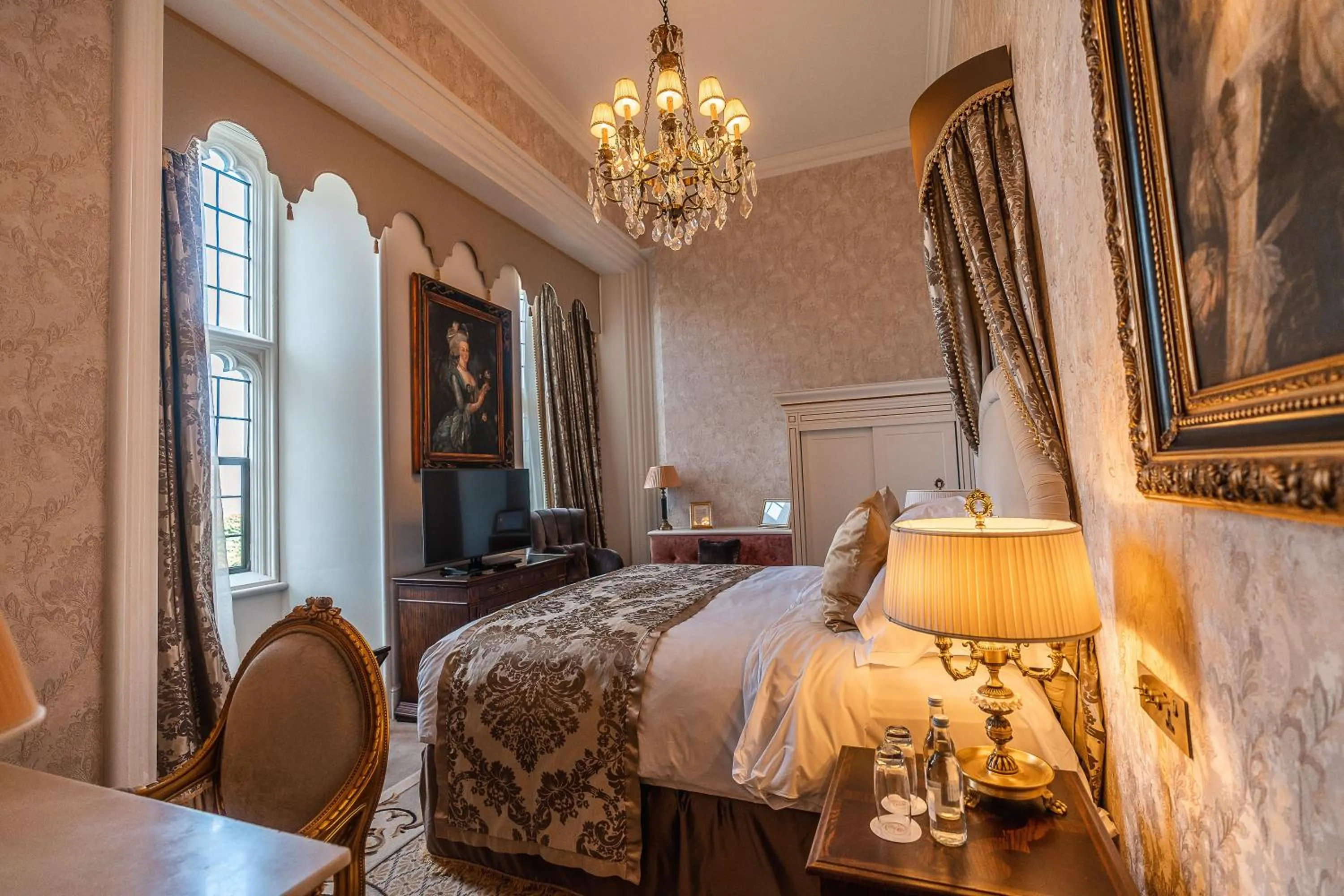 Bed in Thornbury Castle - A Relais & Chateaux Hotel