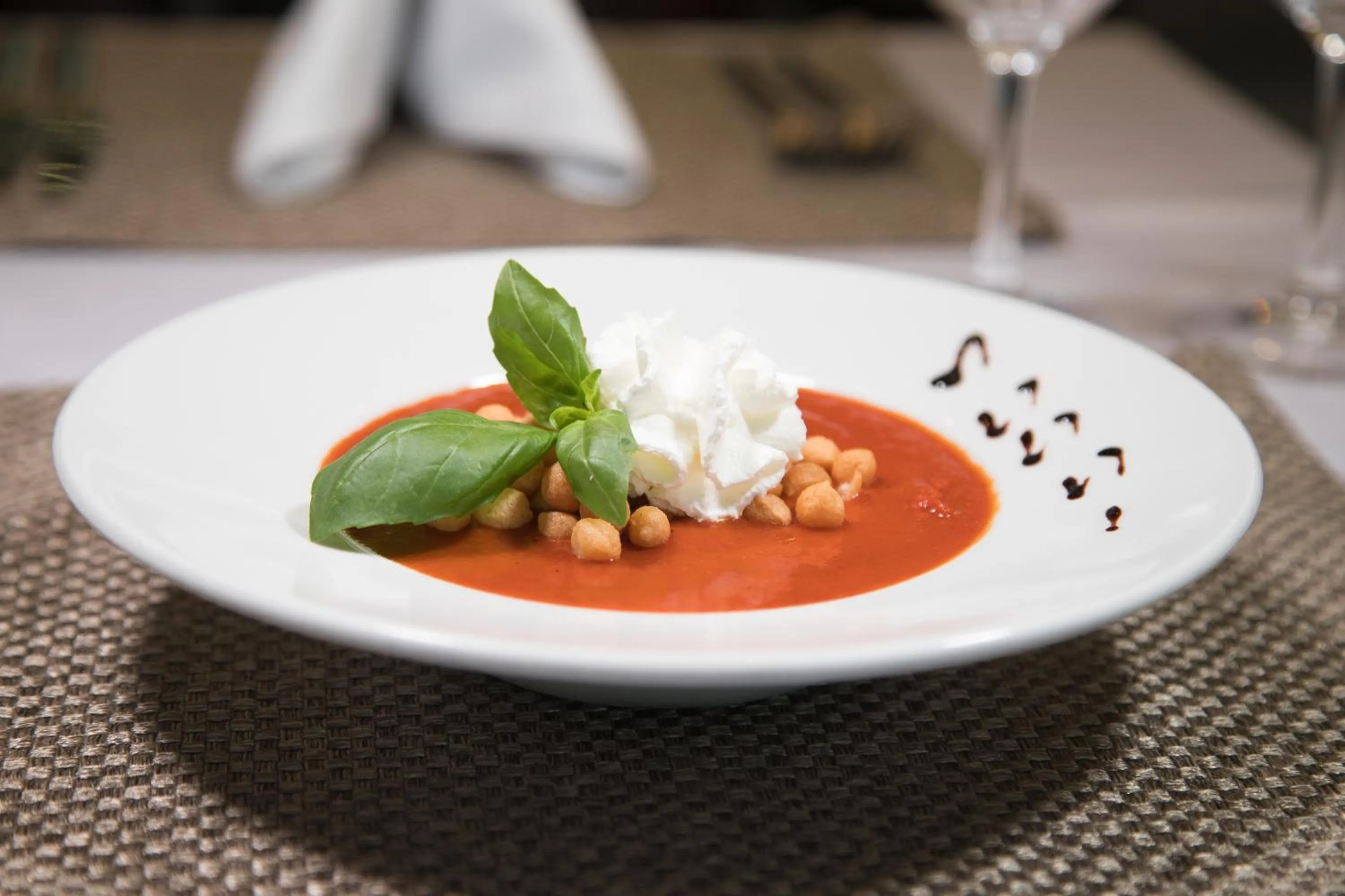 Restaurant/places to eat in Hotel Rondo