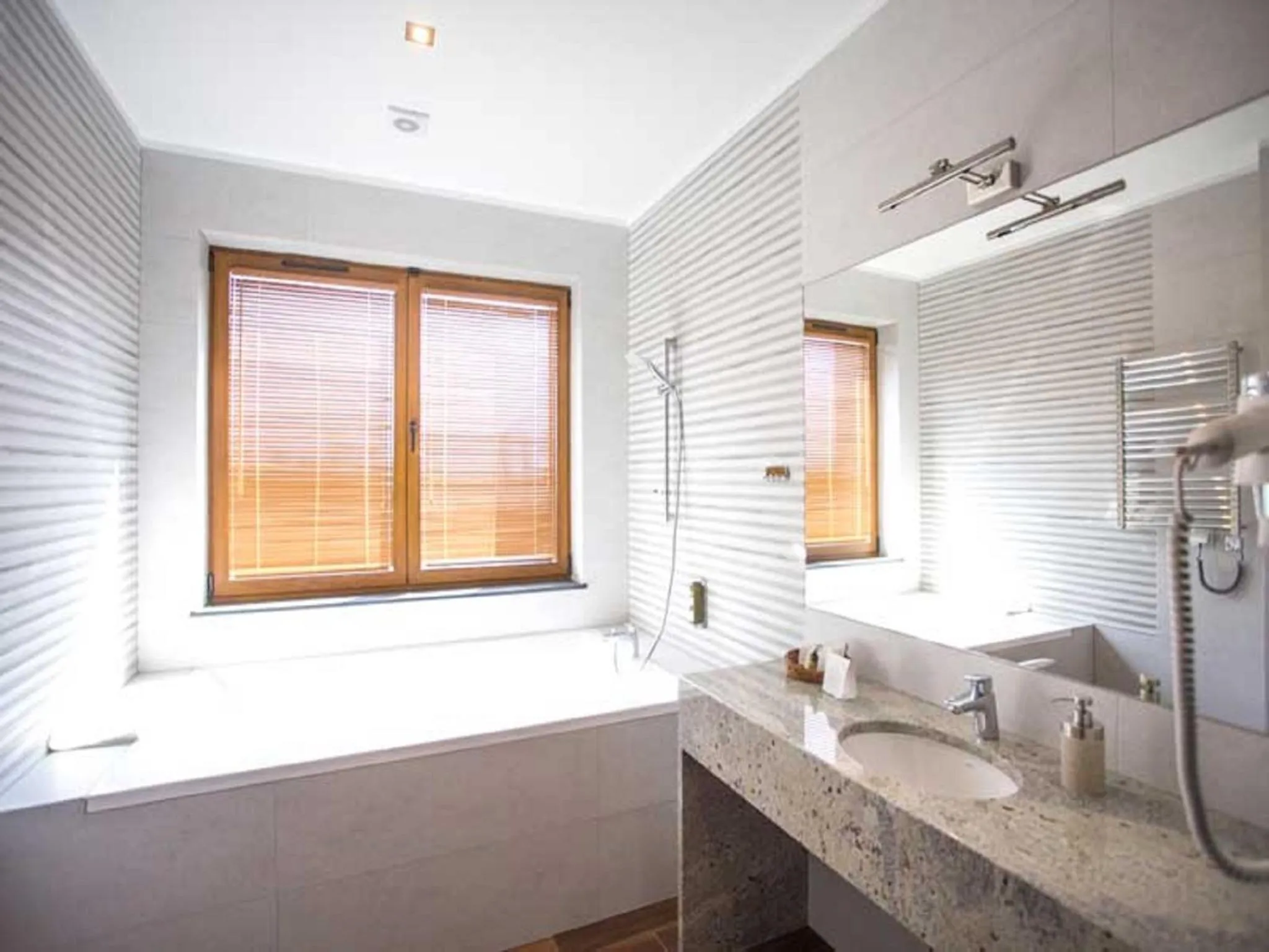 Photo of the whole room in Hotel Rondo