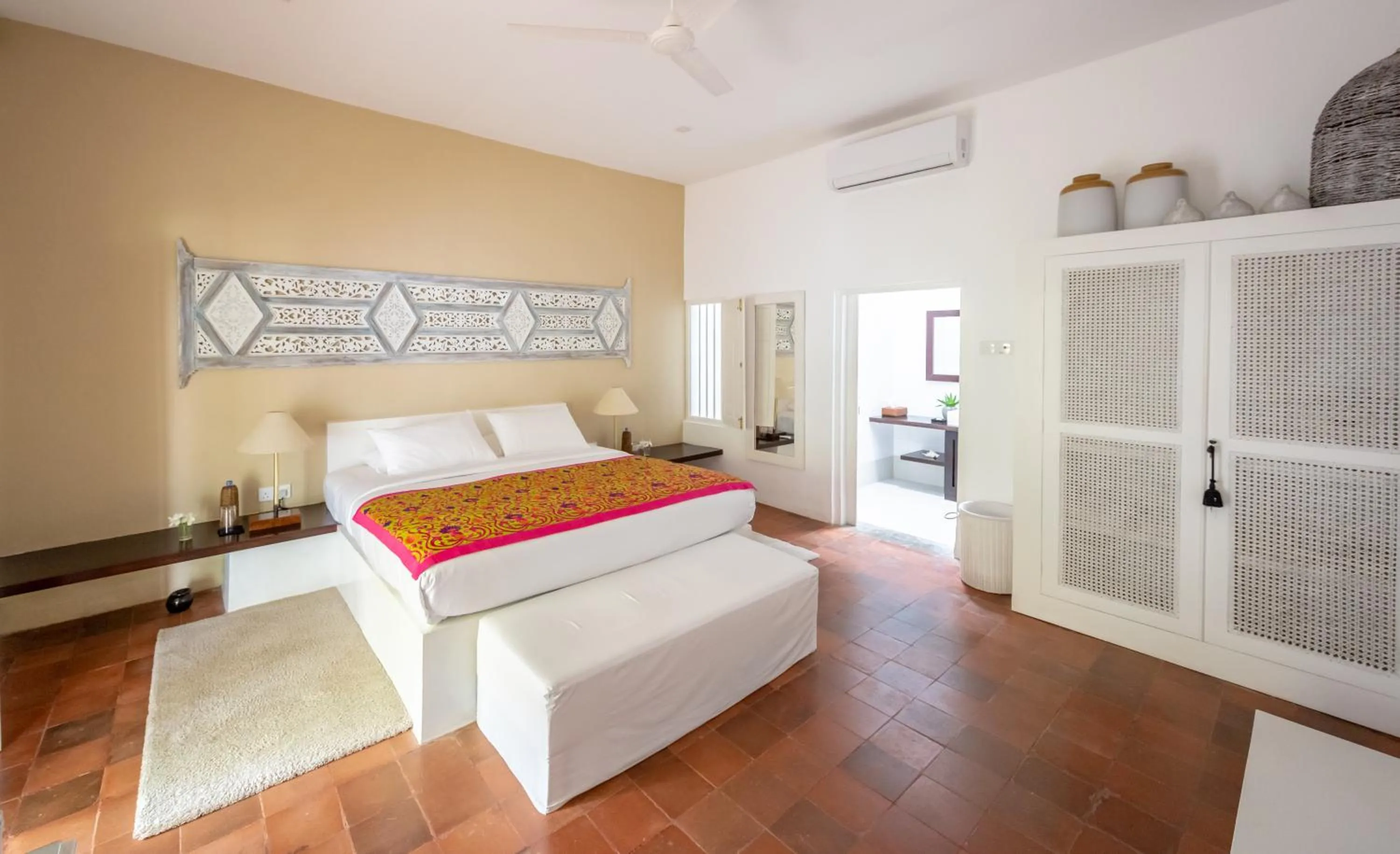 Bed in Nyne Hotels Rock Villa - Bentota