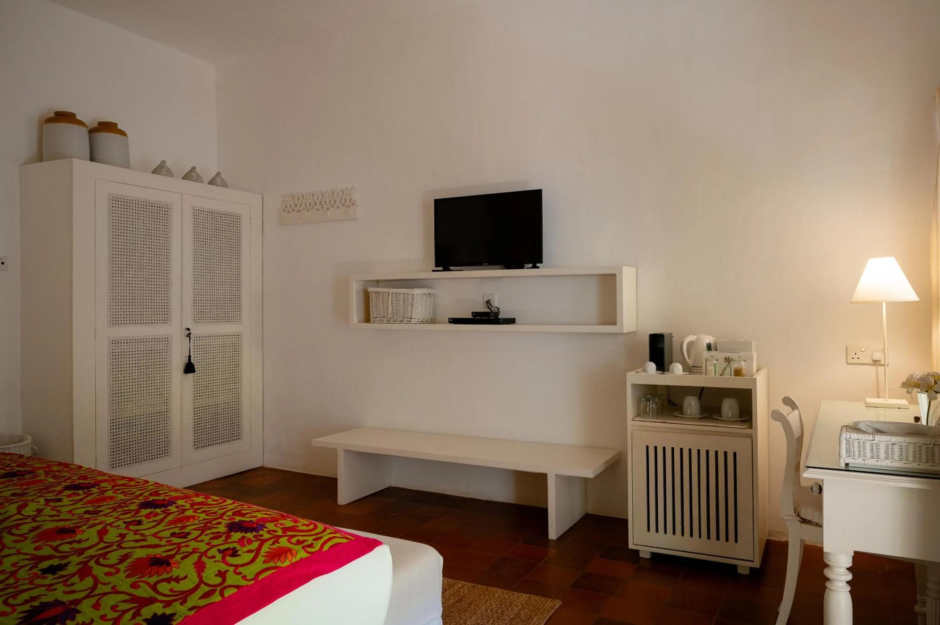 TV and multimedia, Bed in Nyne Hotels Rock Villa - Bentota