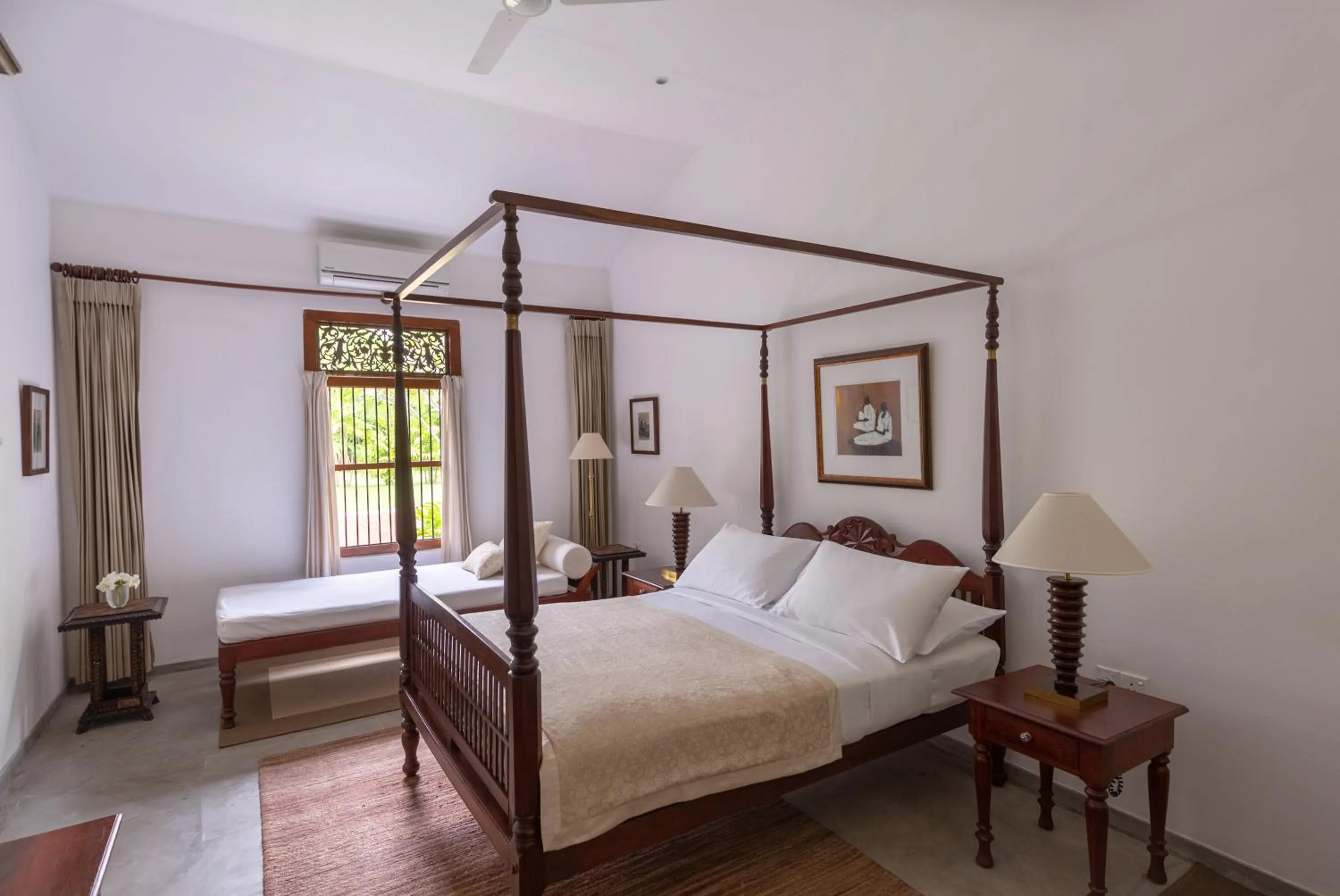 Bed in Nyne Hotels Rock Villa - Bentota