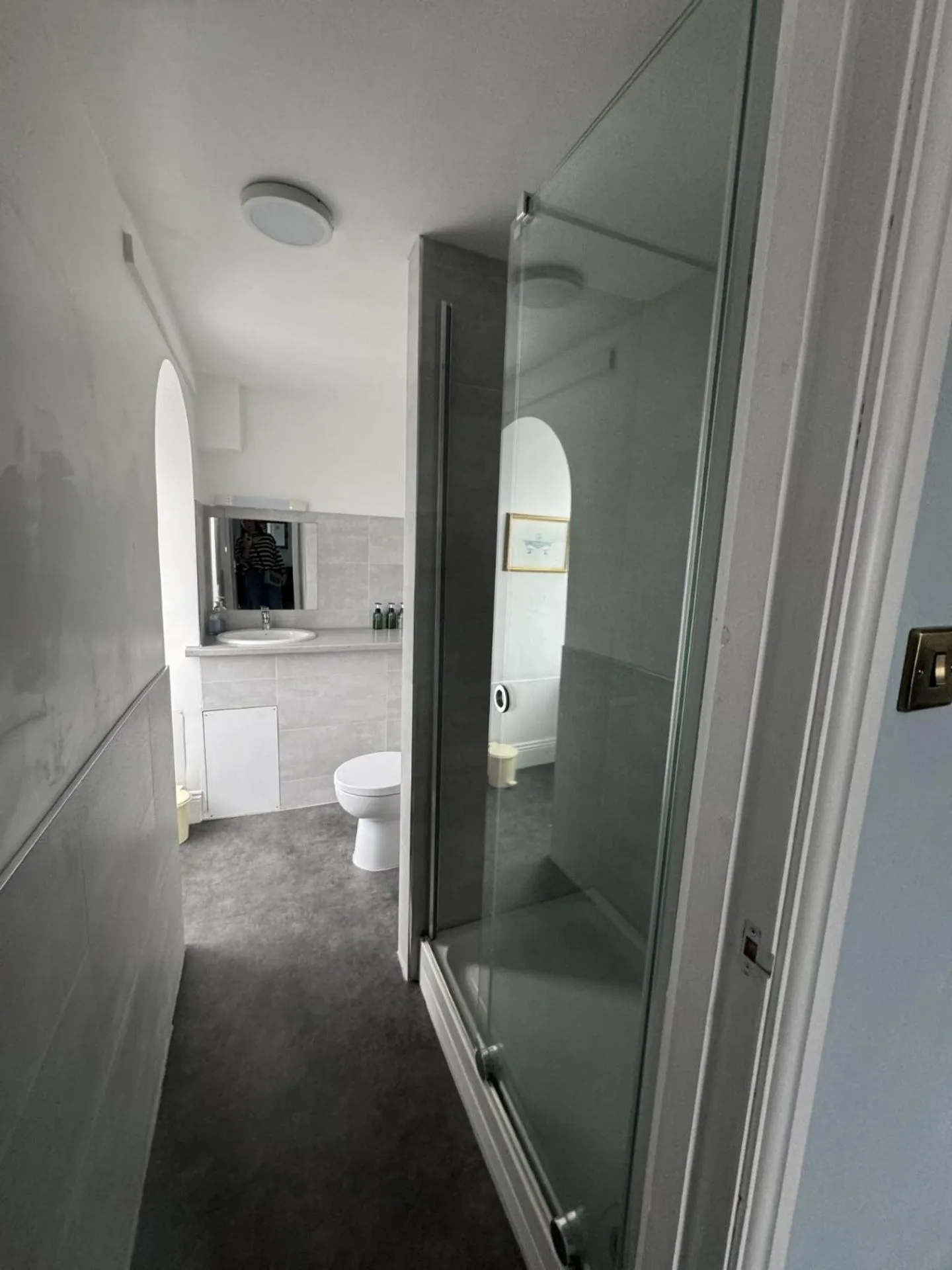 Shower in The Shirley