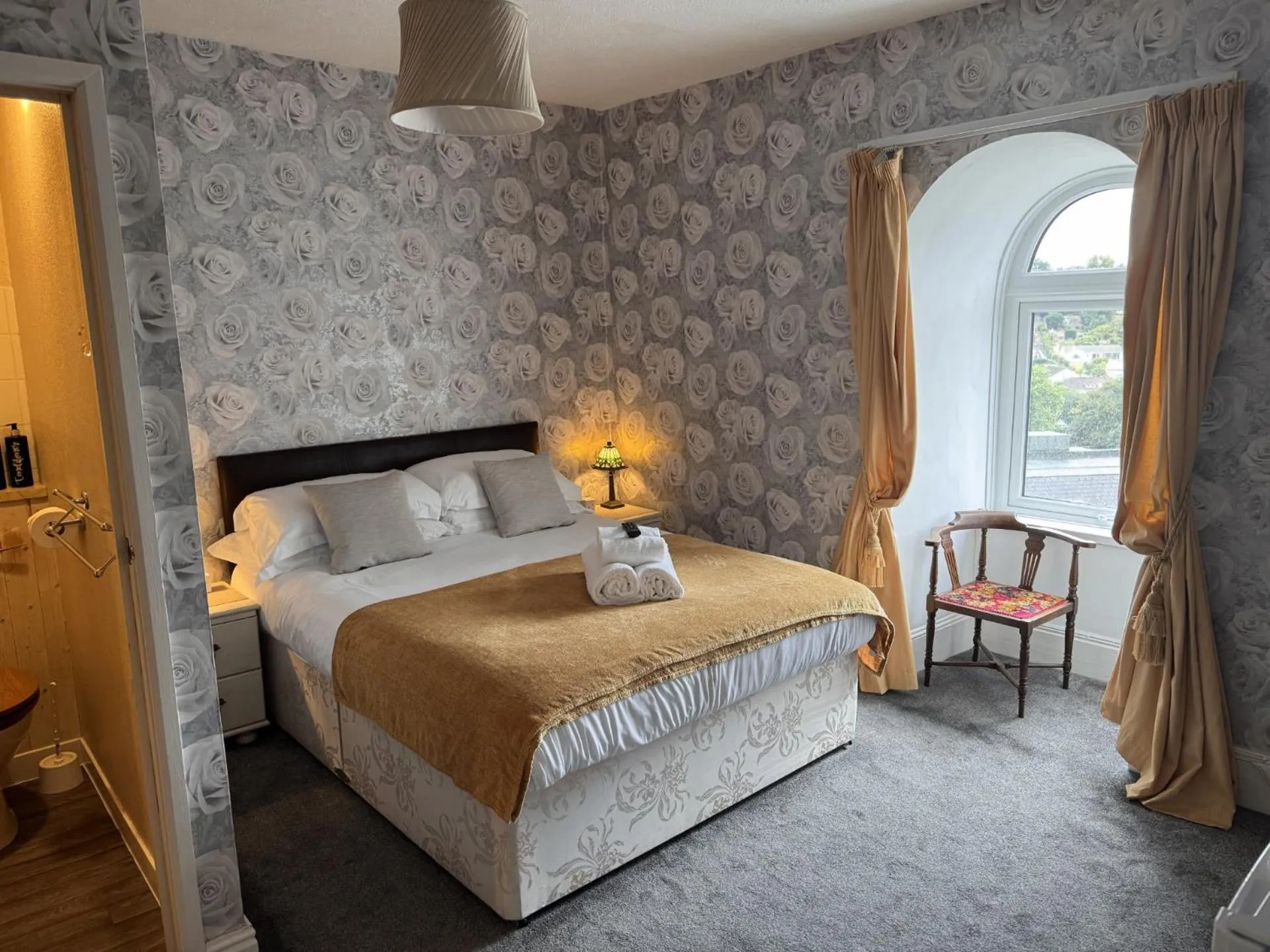 Bedroom, Bed in The Shirley