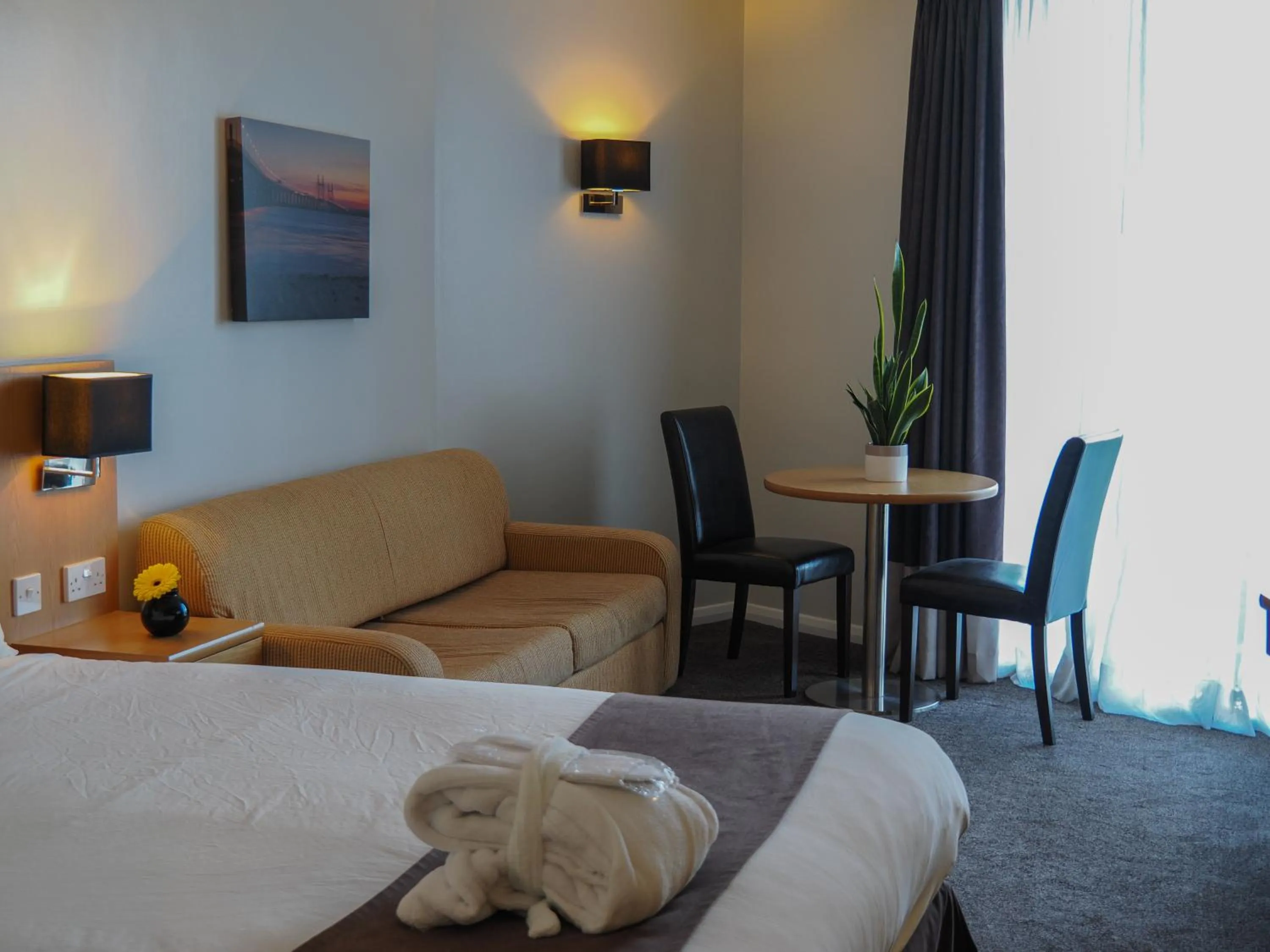 Bedroom, Bed in Future Inn Bristol