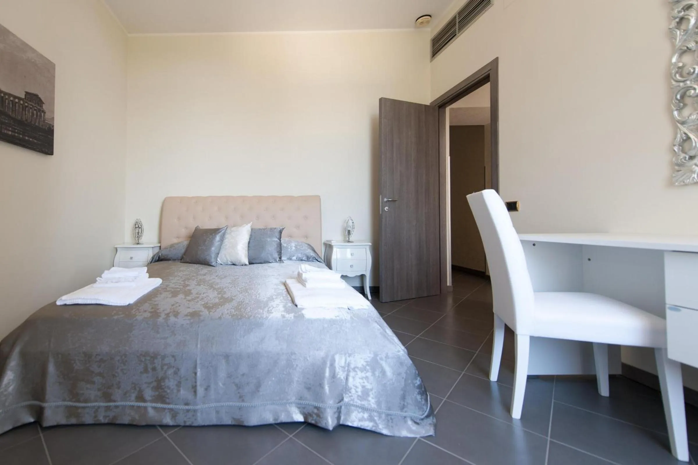 Photo of the whole room, Bed in Il Postiglione Hotel - Sala Ricevimenti Minturno