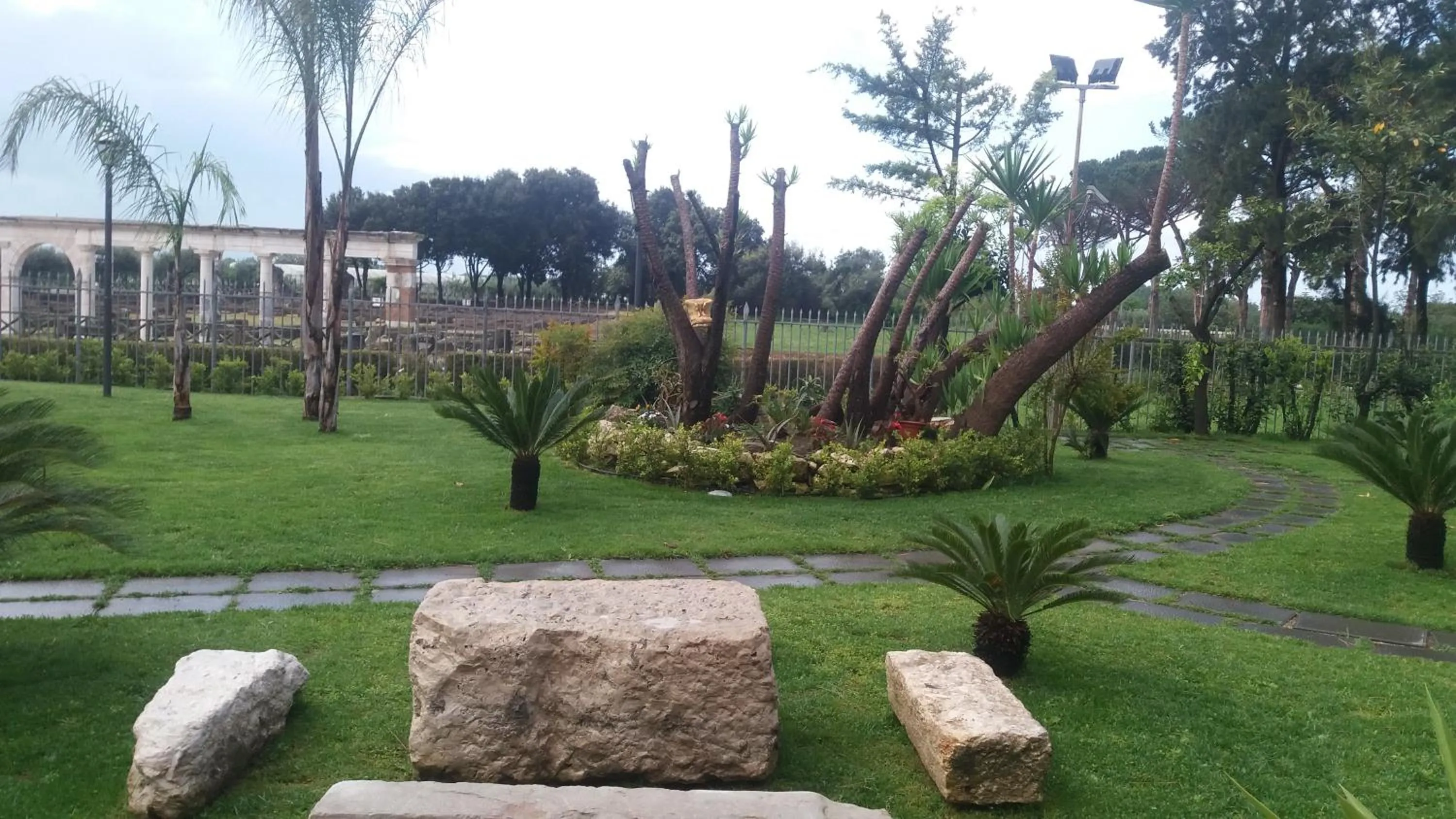 Garden in Il Postiglione Hotel - Sala Ricevimenti Minturno