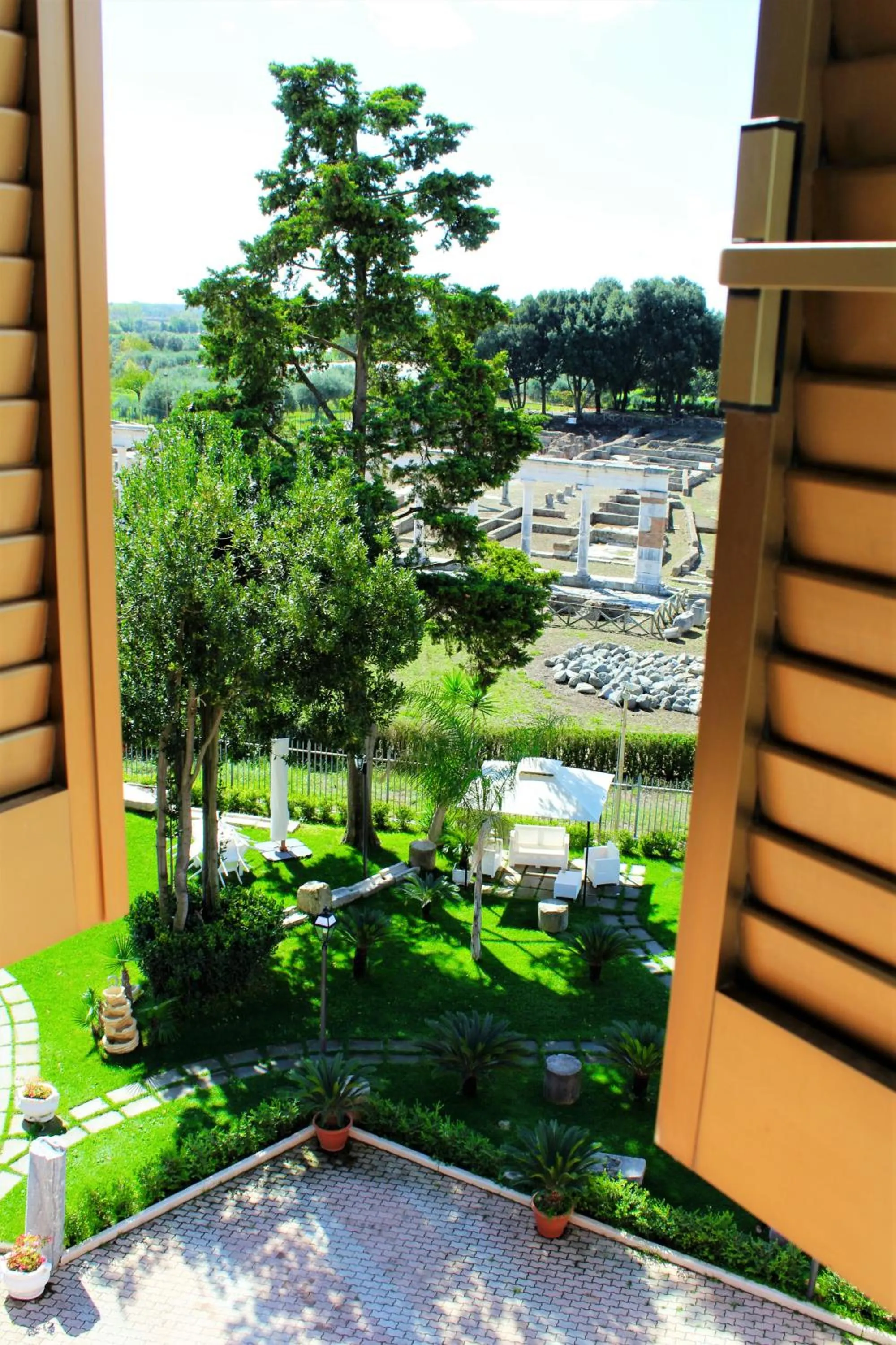 Garden view in Il Postiglione Hotel - Sala Ricevimenti Minturno