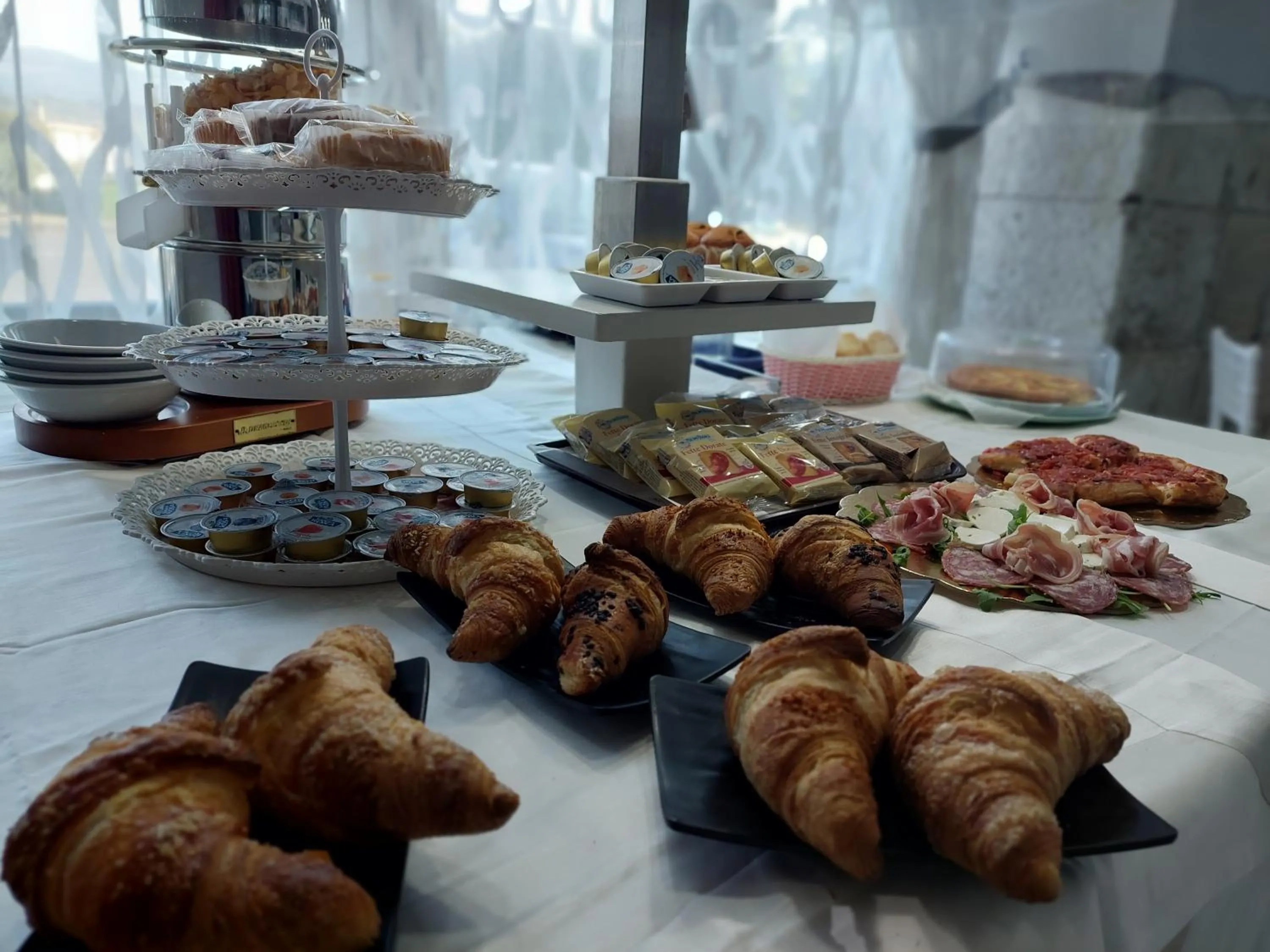 Food and drinks in Il Postiglione Hotel - Sala Ricevimenti Minturno