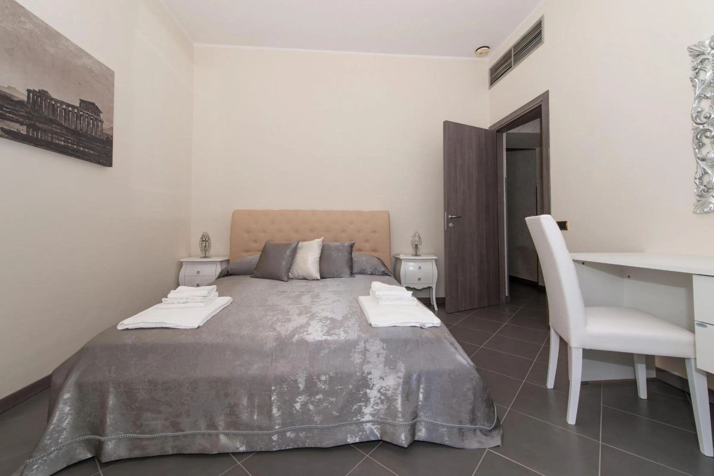 Photo of the whole room, Bed in Il Postiglione Hotel - Sala Ricevimenti Minturno