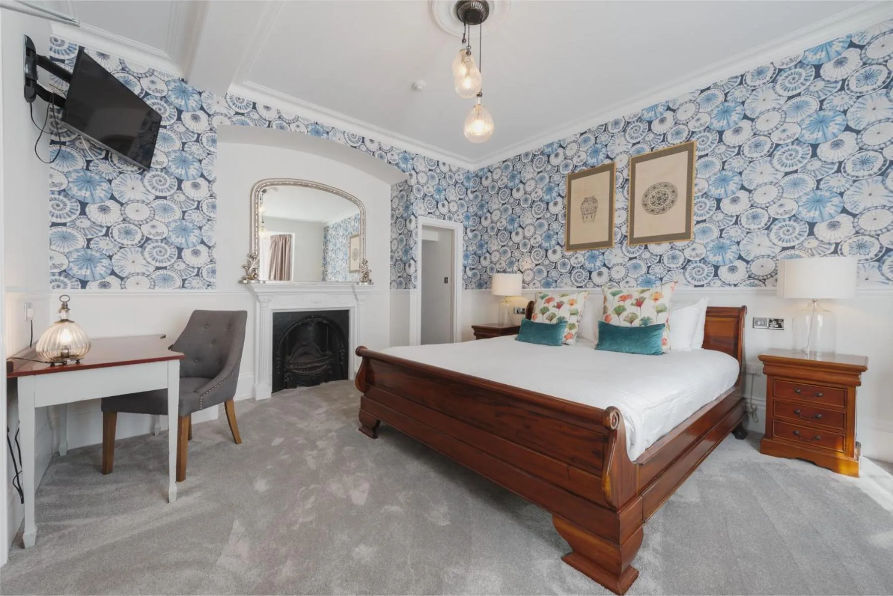 Bed in Florence House Boutique Hotel and Restaurant