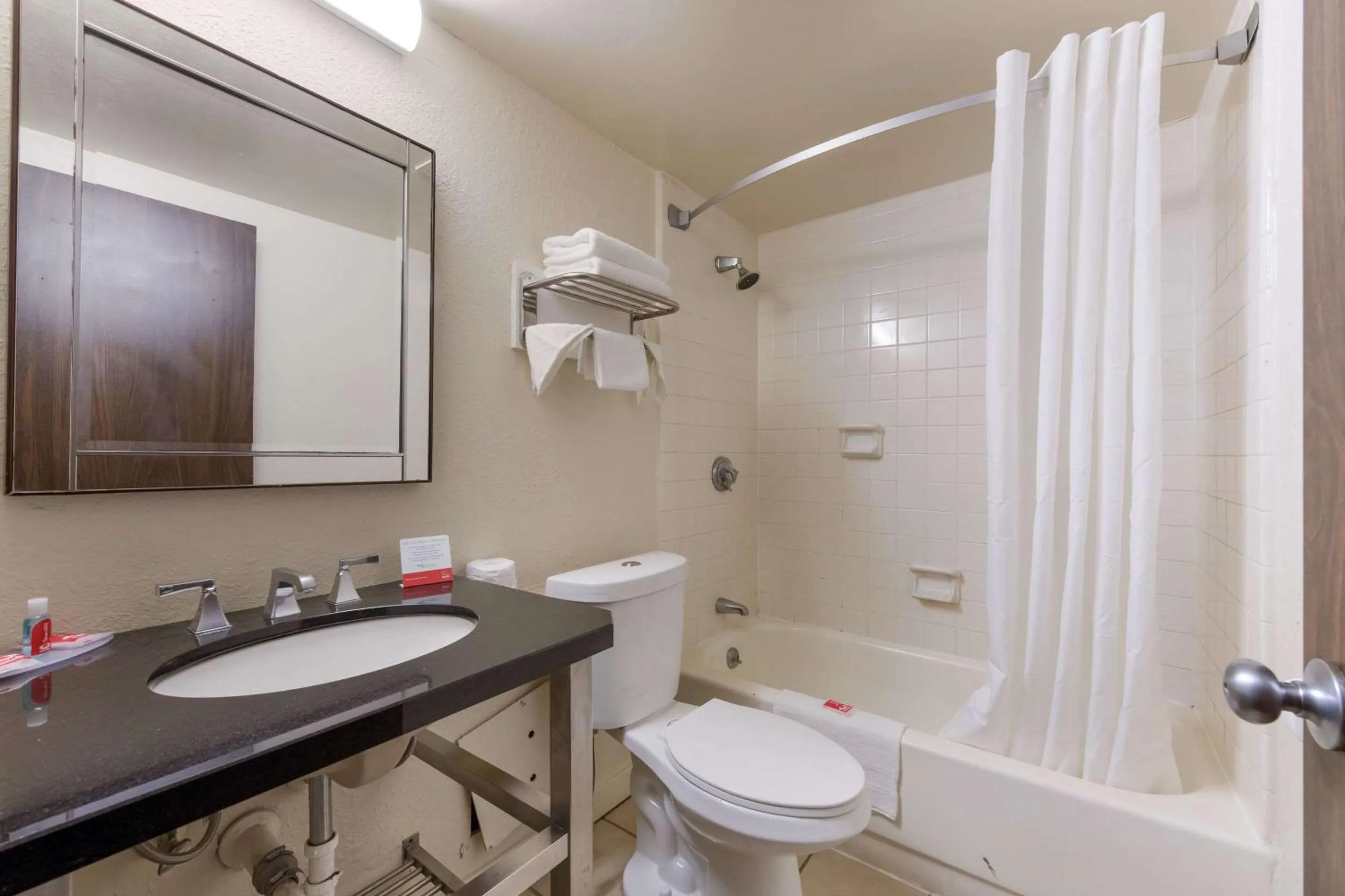 Bedroom in Econo Lodge High Point - Archdale