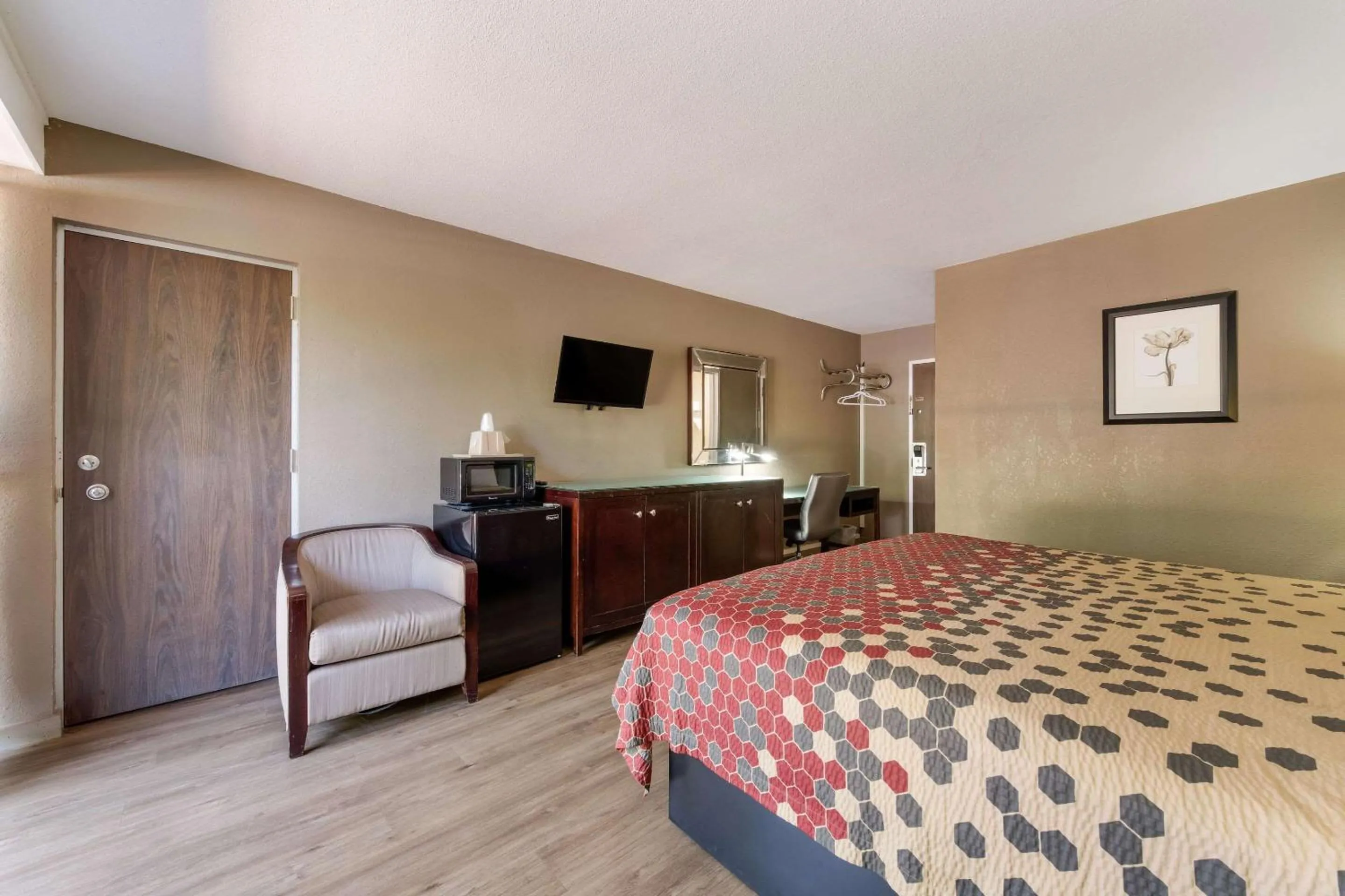 Bedroom, Bed in Econo Lodge High Point - Archdale