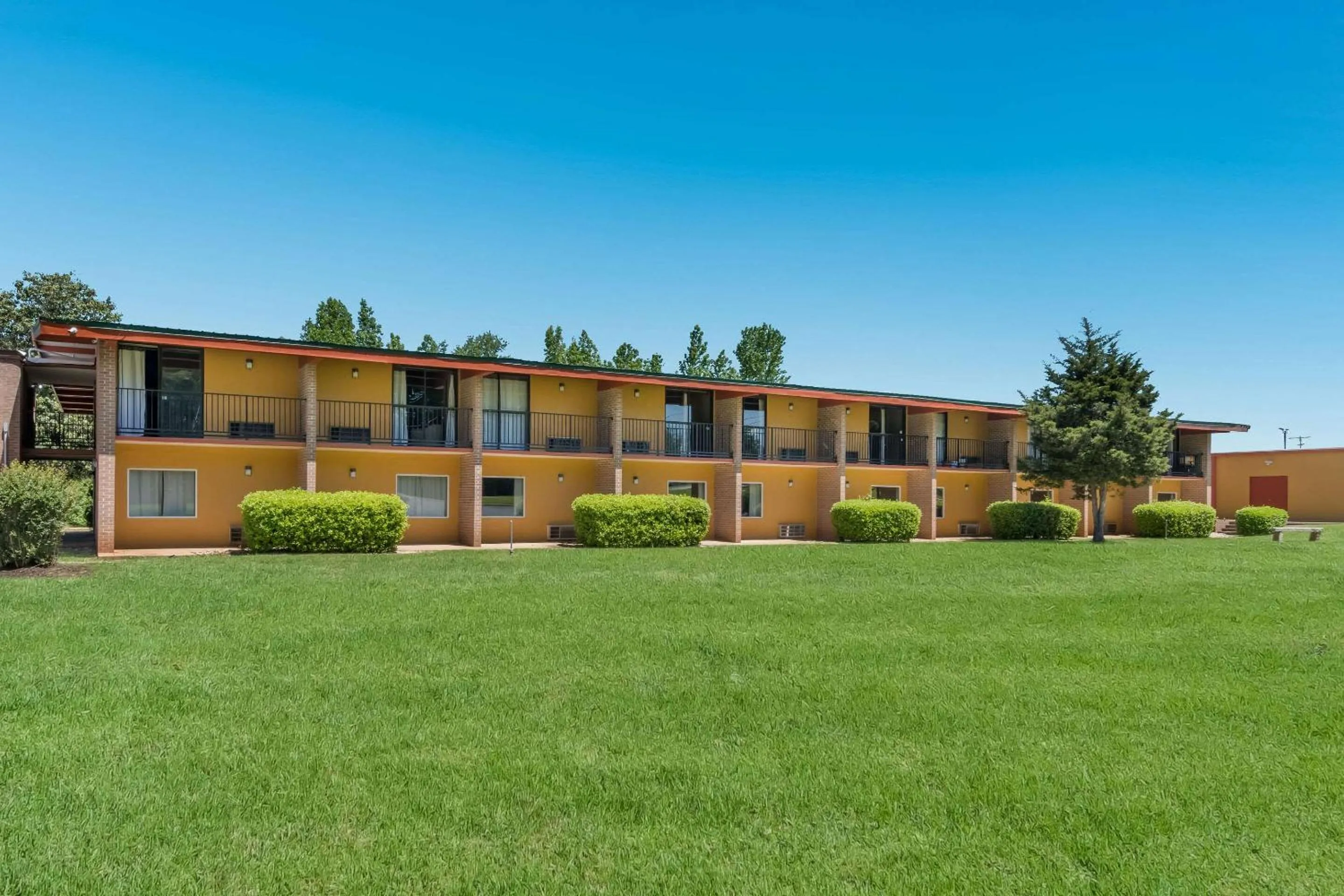 Property building in Econo Lodge High Point - Archdale