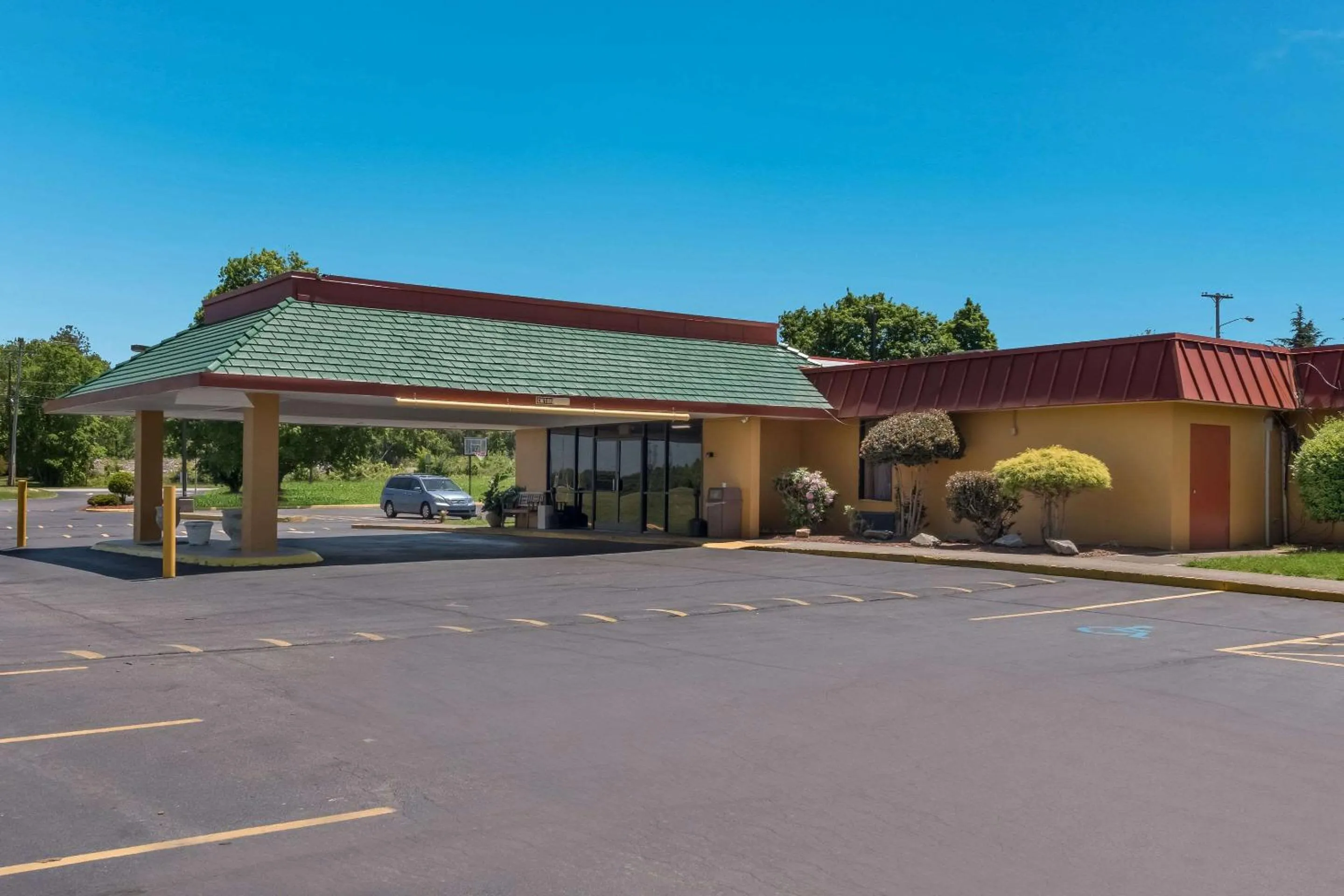Property building in Econo Lodge High Point - Archdale