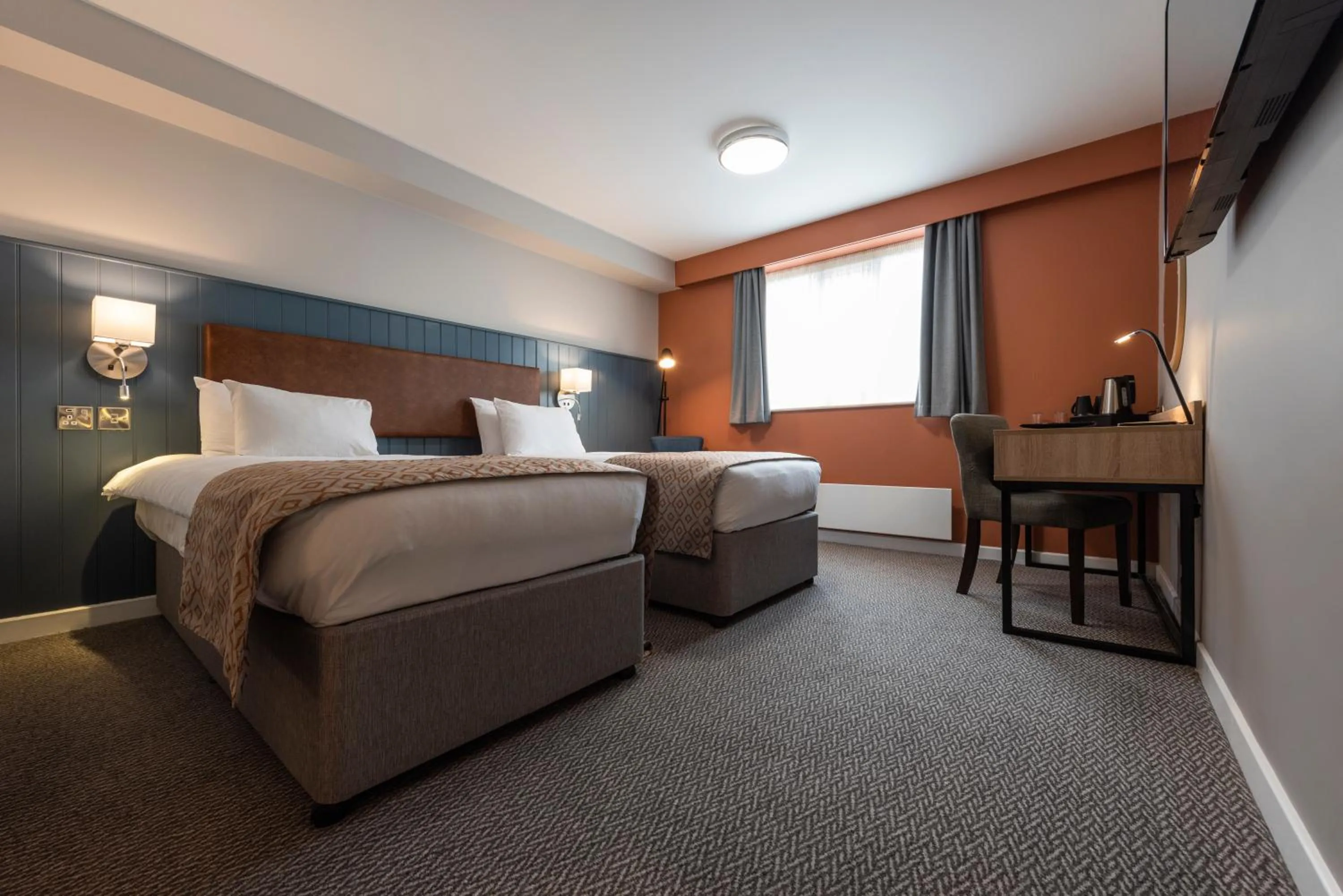 Bedroom, Bed in Wilmslow Lodge