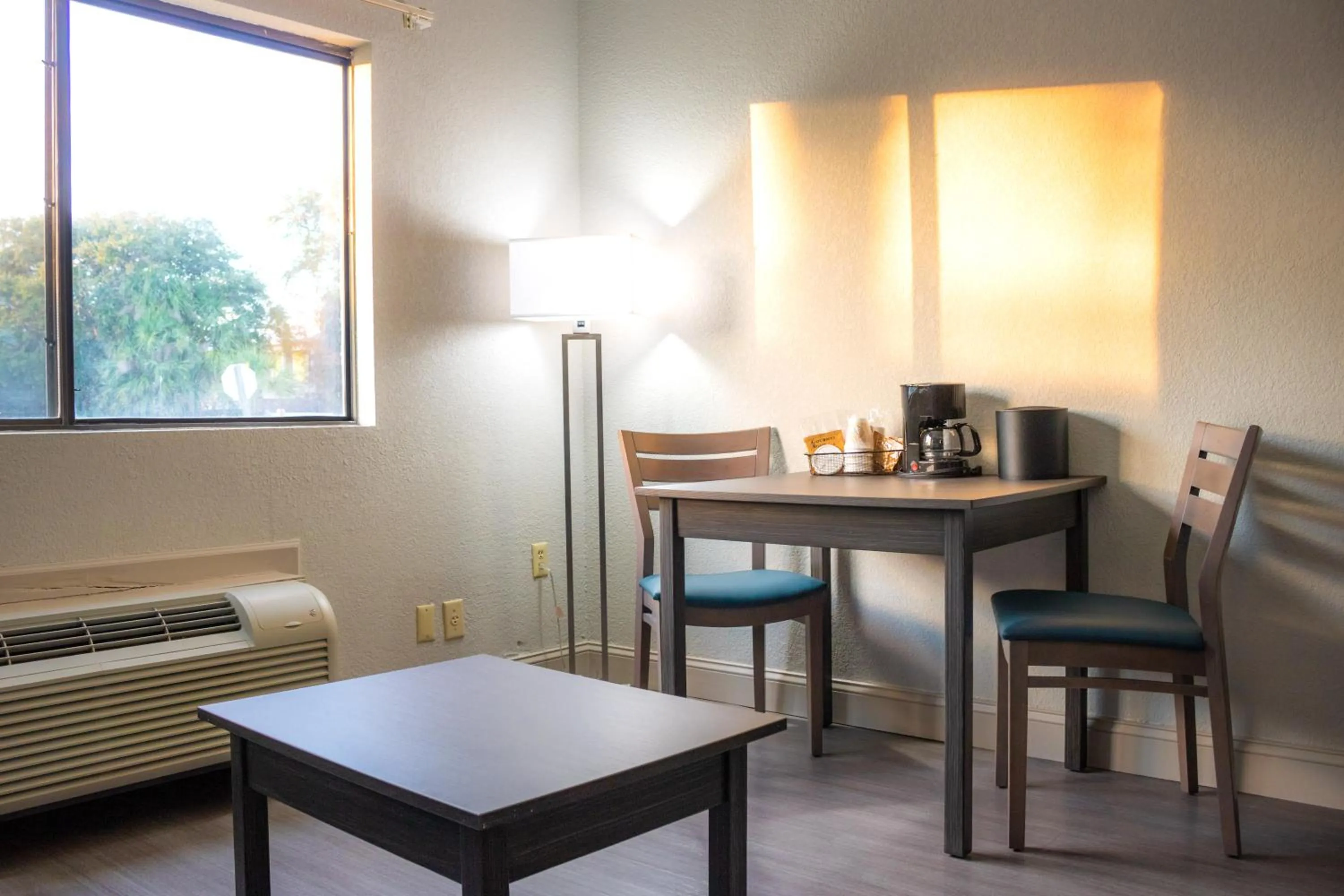 Seating area in Admiral's Inn on Tybee Island