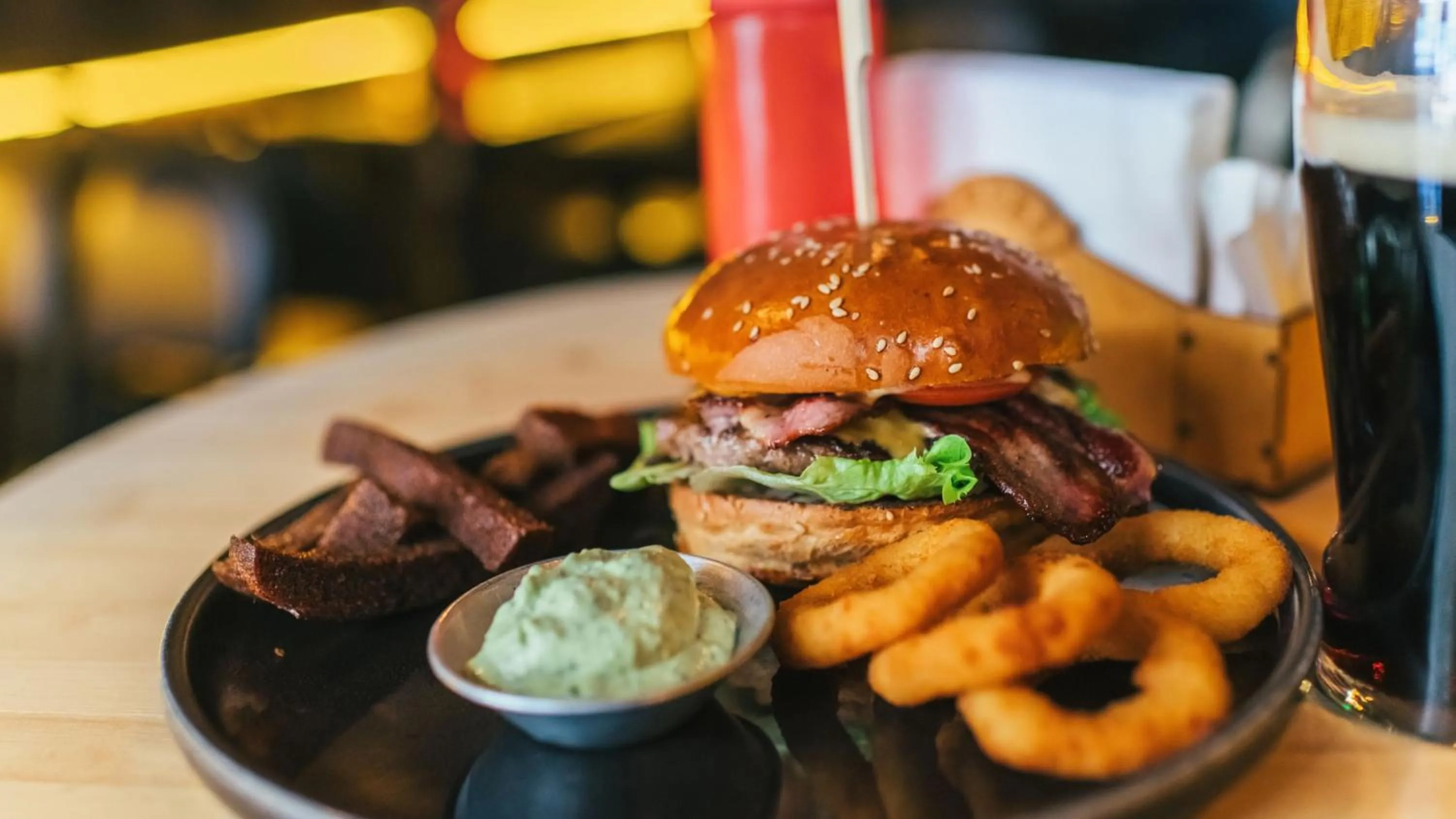 Restaurant/places to eat in Holiday Inn Express Swindon City Centre by IHG