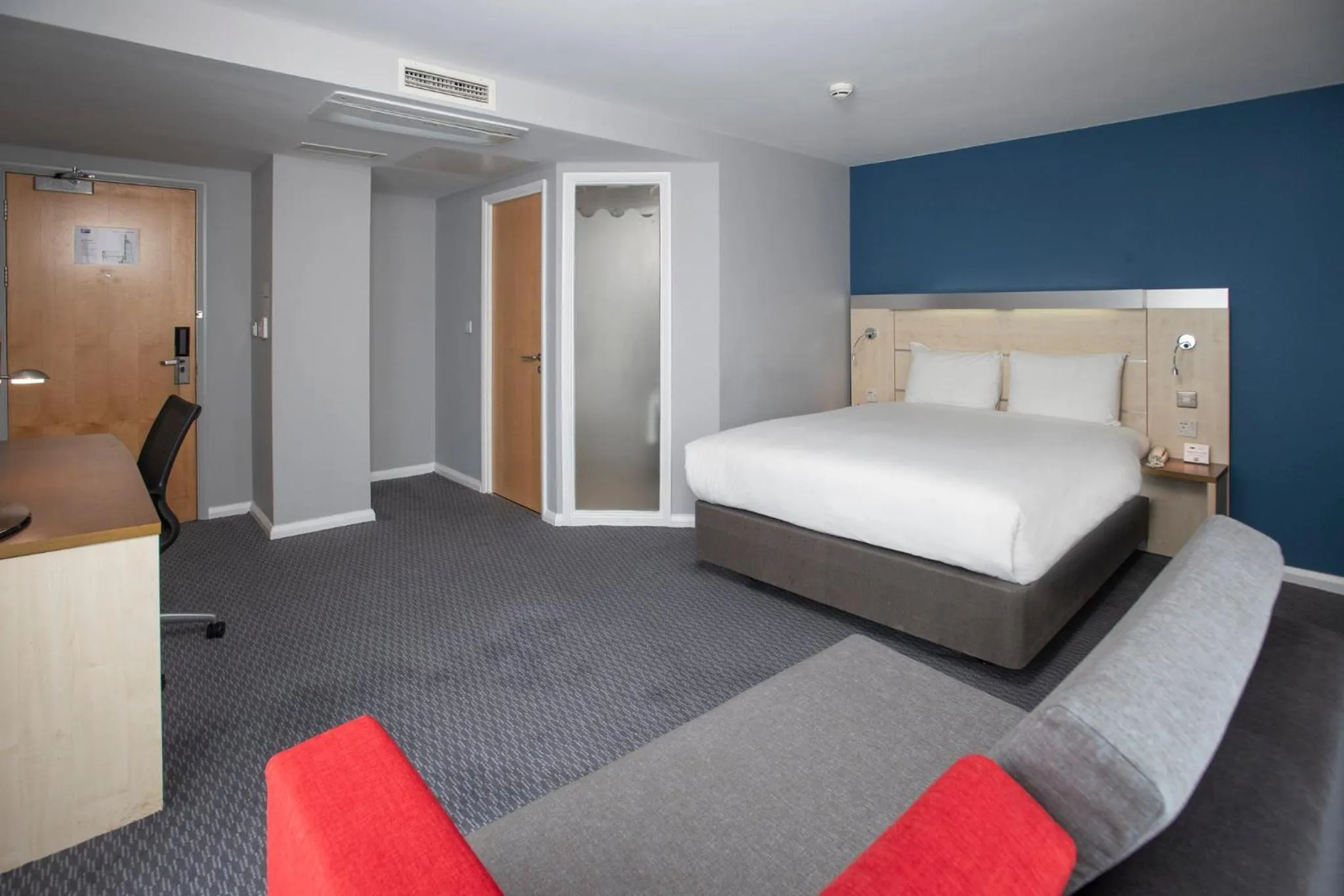 Photo of the whole room, Bed in Holiday Inn Express Swindon City Centre by IHG