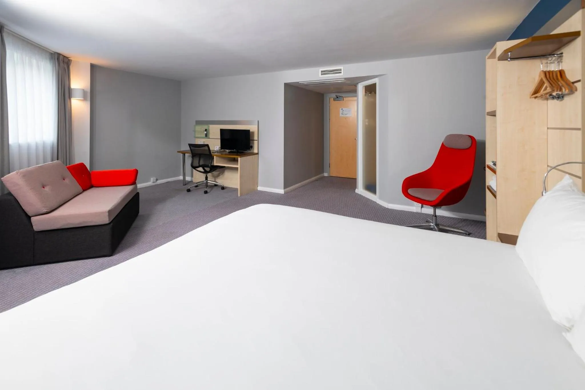 Photo of the whole room, Bed in Holiday Inn Express Swindon City Centre by IHG