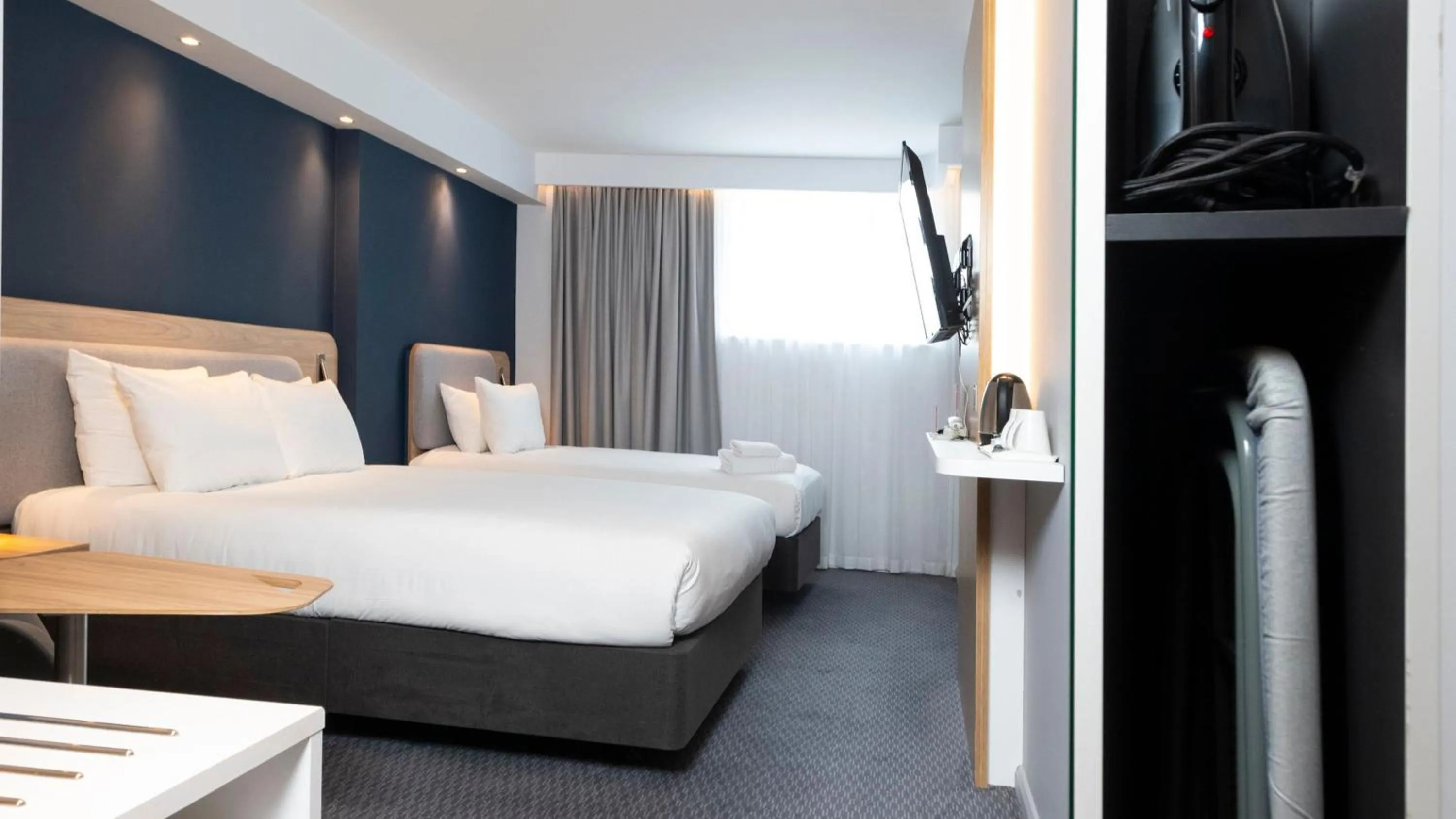 Photo of the whole room, Bed in Holiday Inn Express Swindon City Centre by IHG