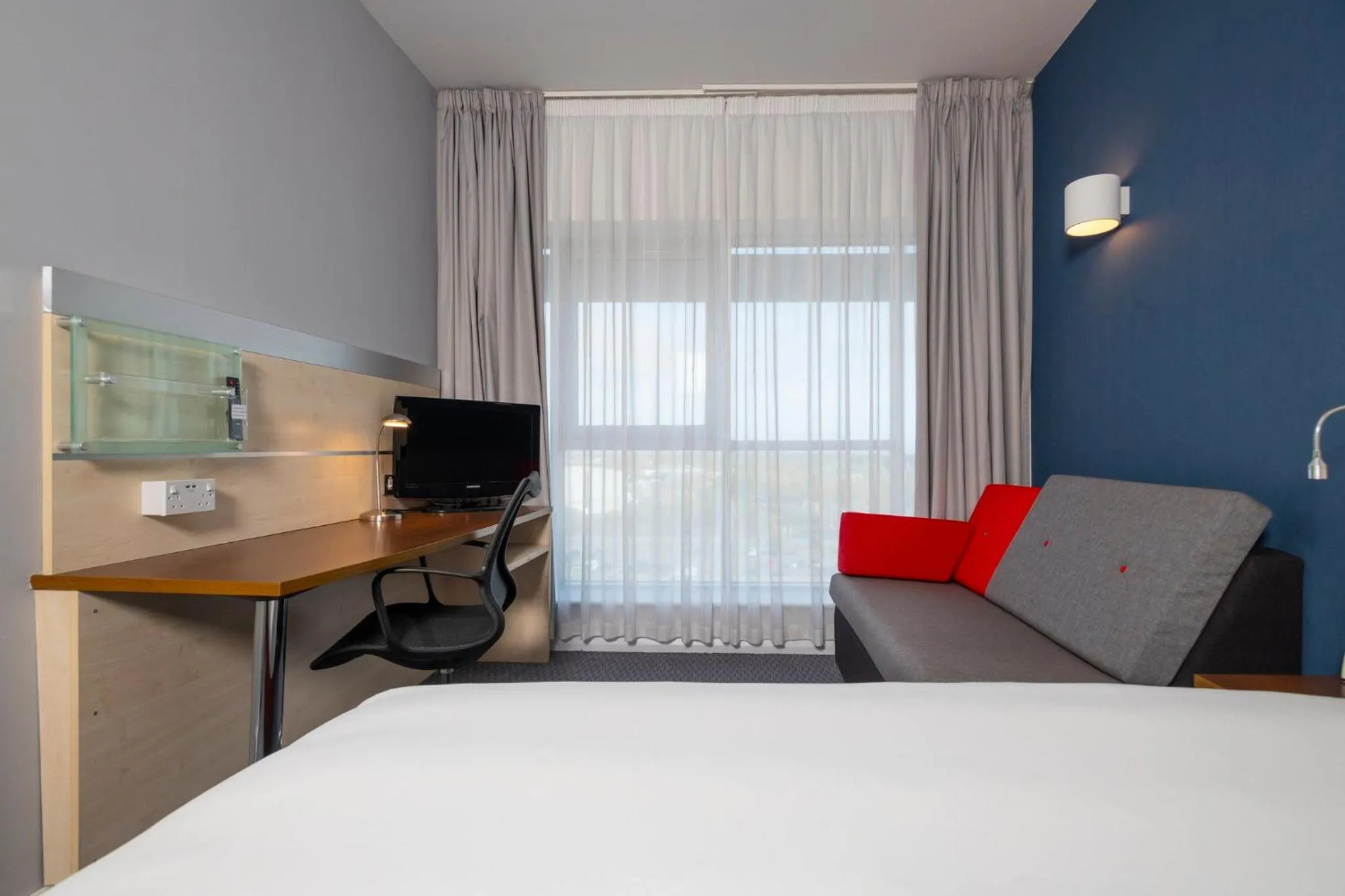 Photo of the whole room, Bed in Holiday Inn Express Swindon City Centre by IHG